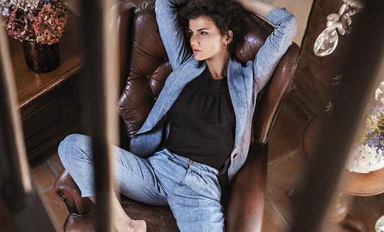 Pantalone e Giacca in lino biologico abbigliamento sostenibile Malìa Lab l'atelier di moda sartoriale calabrese