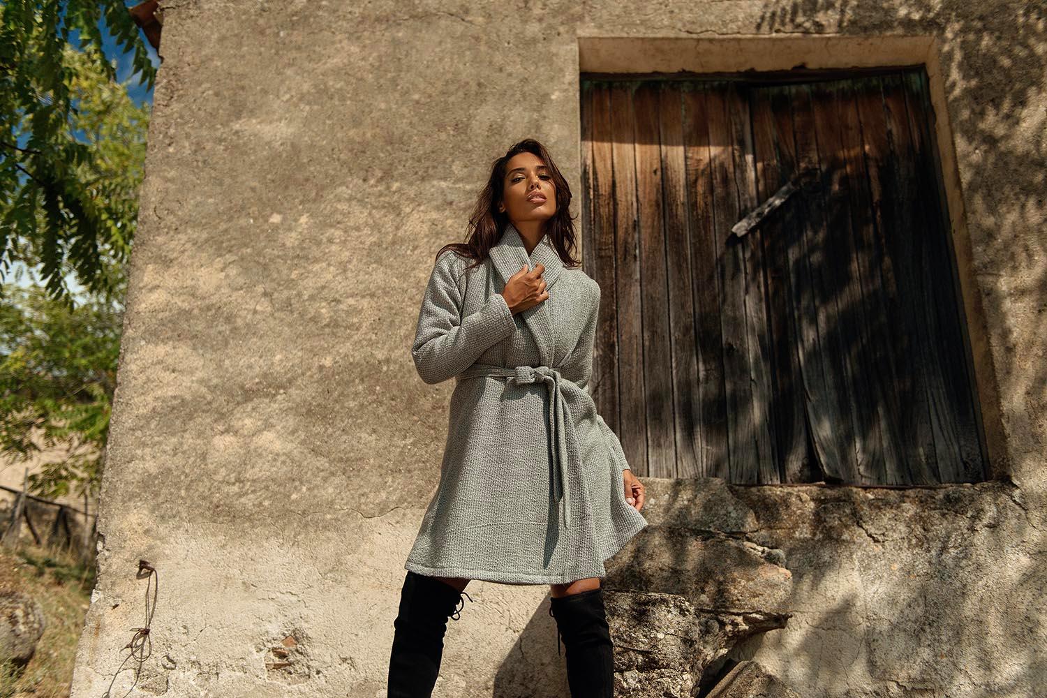 Federica Calemme indossa Cappotto Rosalba lana biologica abbigliamento eco sostenibile malìa lab