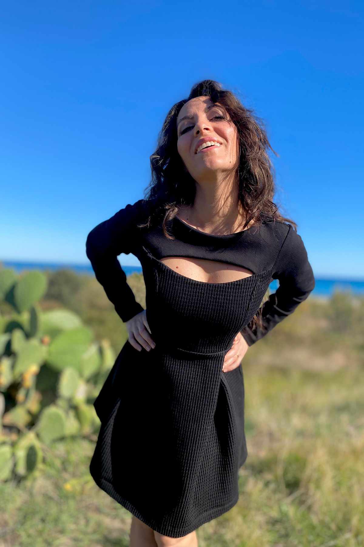 Abito EVA caldo cotone biologico abbigliamento sostenibile moda responsabile sartoriale brand malia lab dettaglio scollo