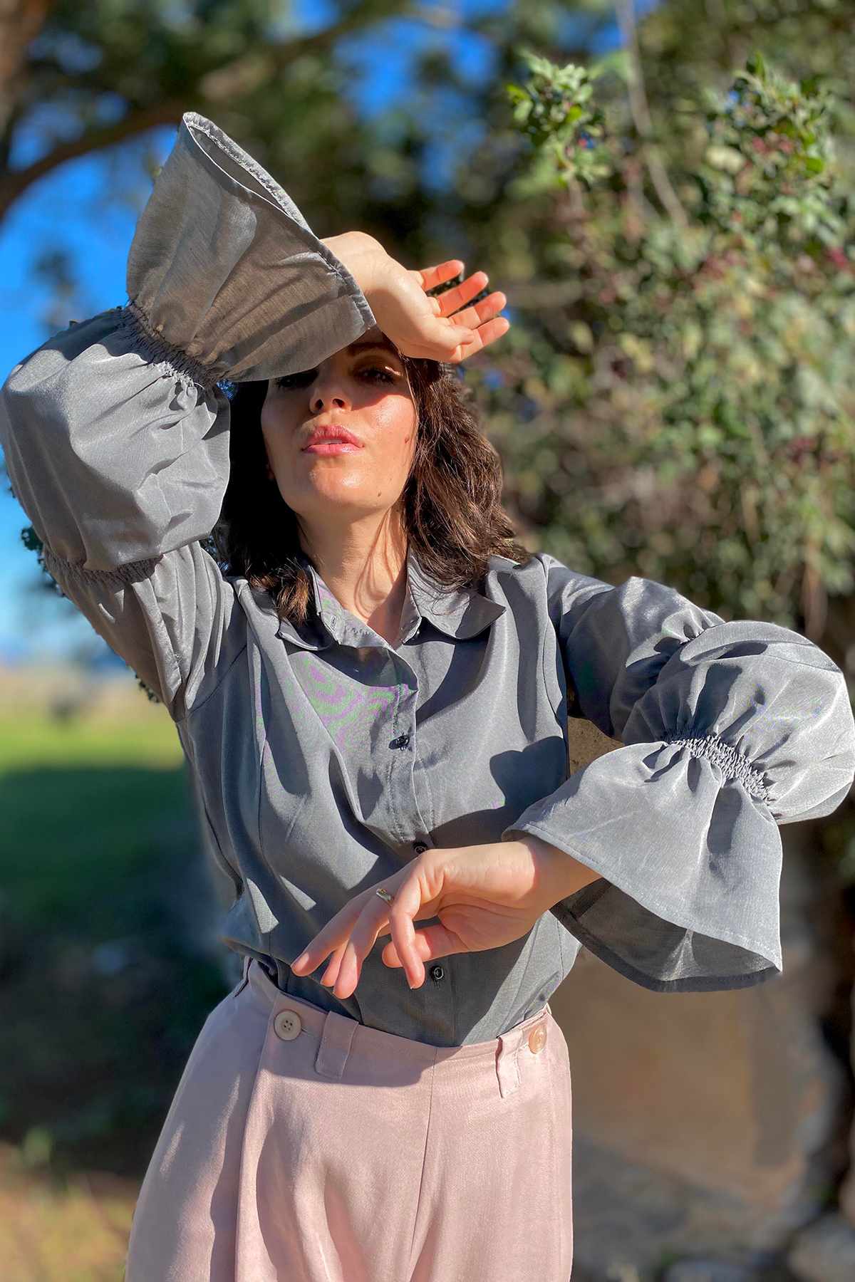 Camicia FELICIA cupro cotone pantalone GABY biologico abbigliamento sostenibile moda sartoriale responsabile bran malia lab maniche arricciate