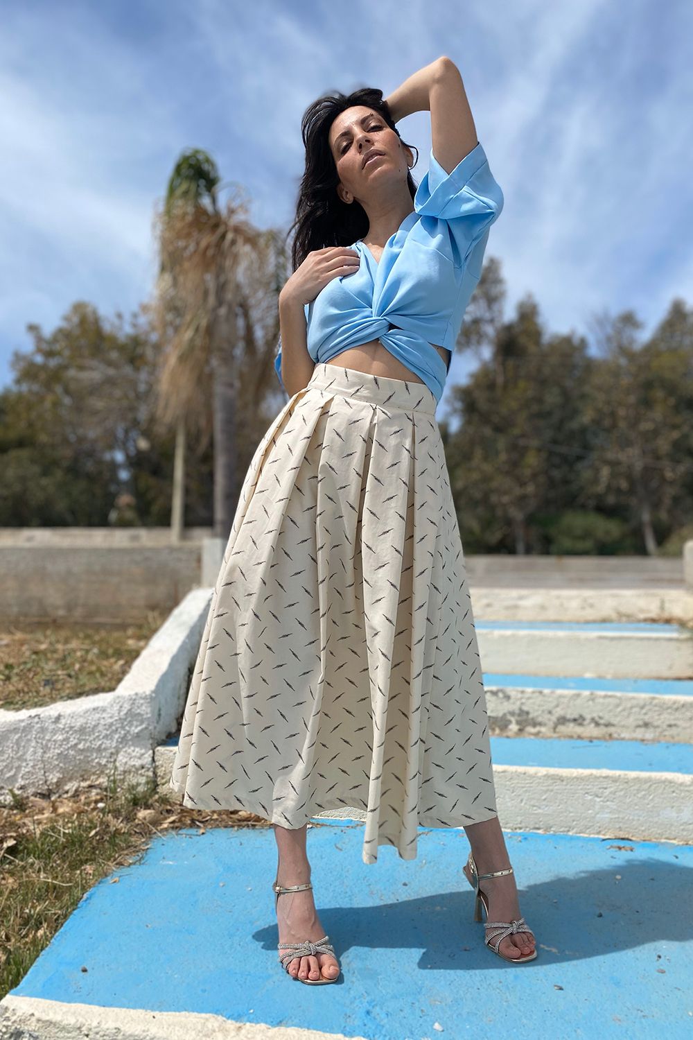 Camicia-incrociata-in-tencel-Gonna-in-cotone-biologico-abbigliamento-sostenibile-vestiti-ecosostenibili-donna-brand-malia-lab