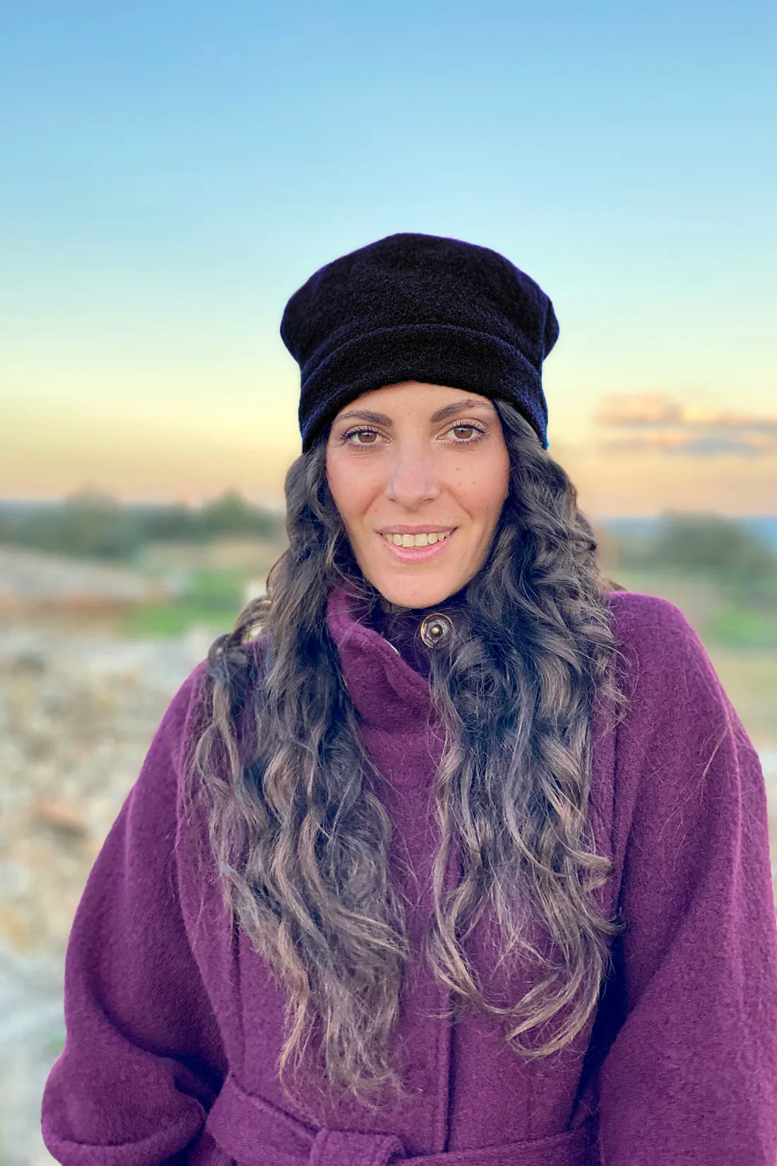 Cappello Bonnie calda lana cotta vergine accessori artigianali sostenibili colore blu notte malia lab vista frontale