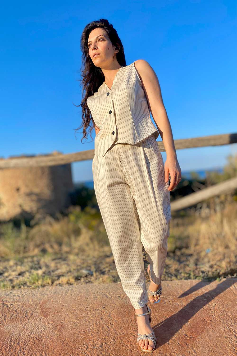 Gilet gessato lyocell seacell modello 4 stagioni brand malia lab abbigliamento donna sostenibile etico sartoriale look manlike