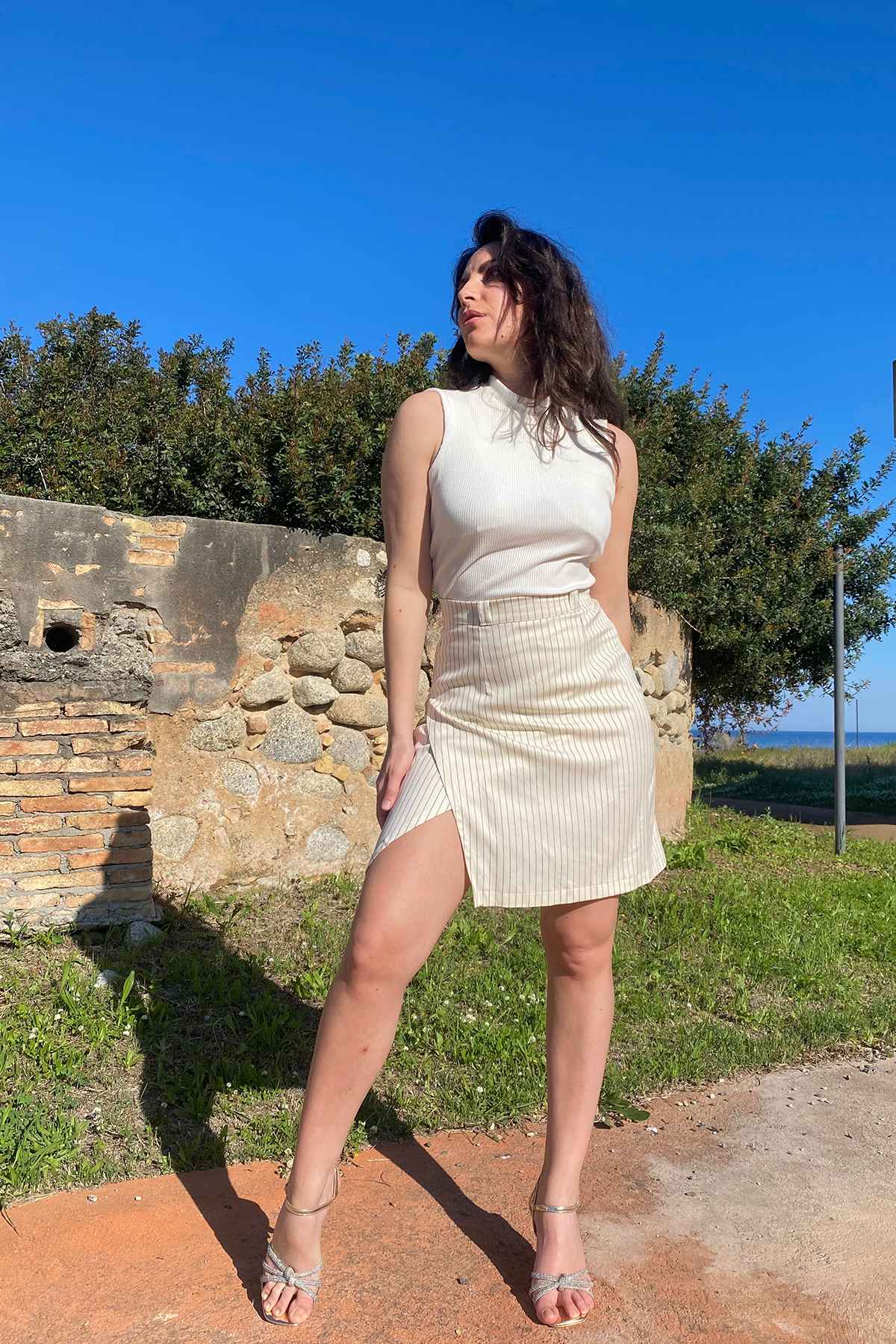 Gonna Lupita gessato bianco seacell lyocell brand malia lab abbigliamento sartoriale sostenibile vista frontale