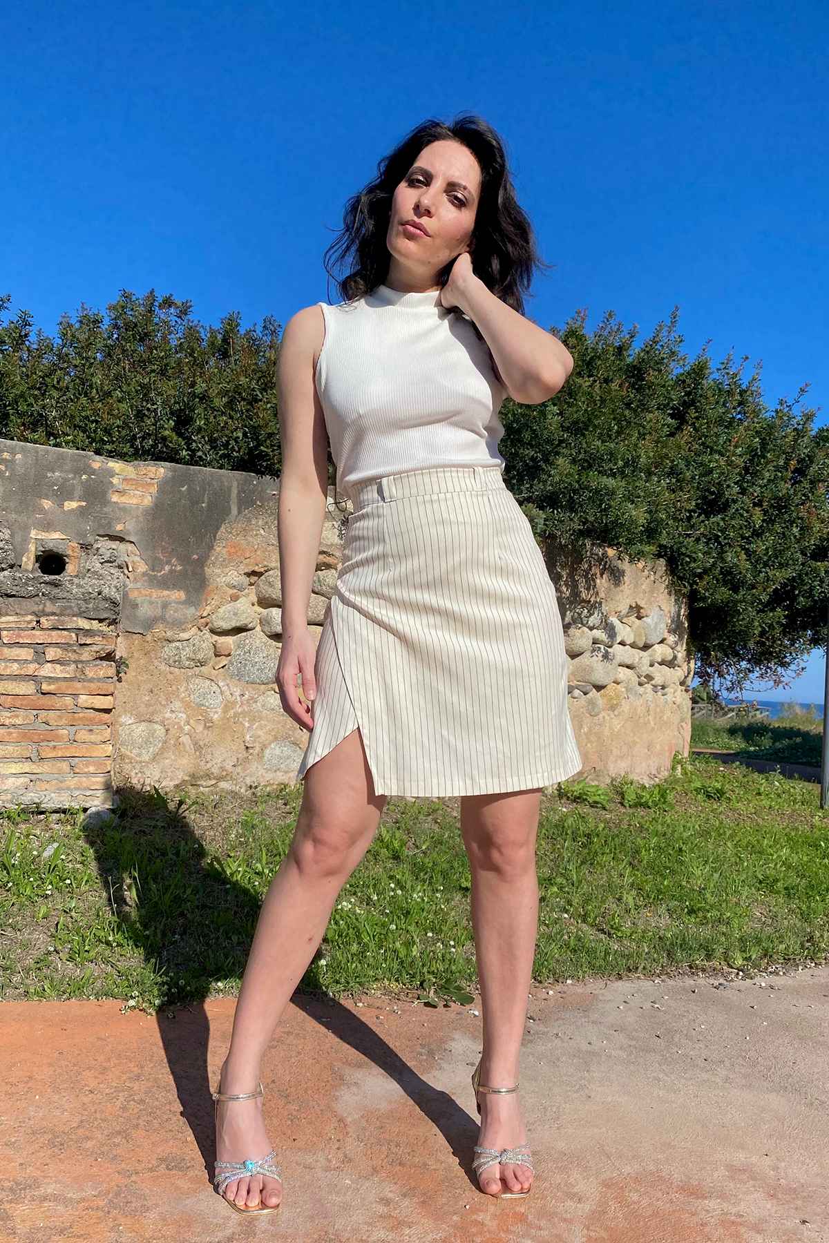 Gonna Lupita gessato bianco seacell lyocell top costina Ines brand malia lab abbigliamento sartoriale etico