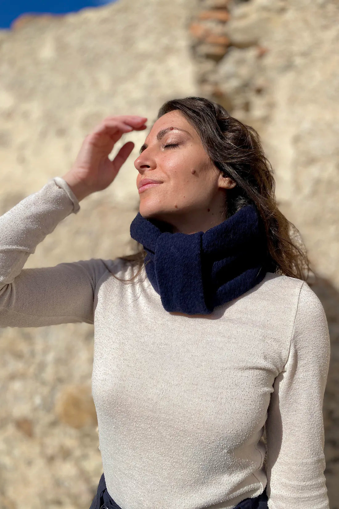 Scaldacollo blu notte lana cotta deadstock cotone biologico accessori abbigliamento donna sostenibile malia lab laterale