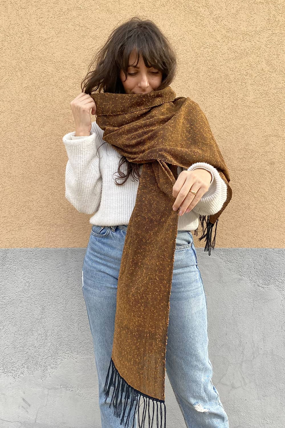 Scialle GINA unisex cotone lana blu e rosa a strisce ampio atelier moda sostenibile abbigliamento etico dettaglio telaio calabrese dettaglio