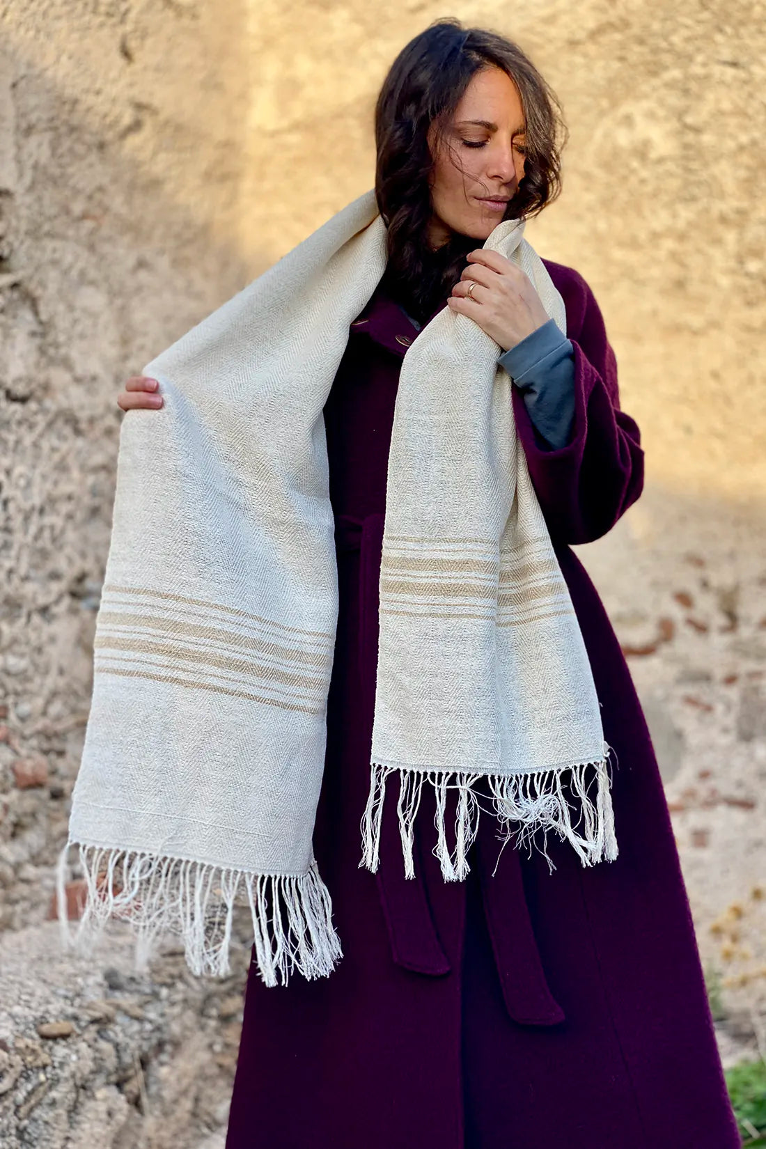 Scialle Seta inserto grezzo telaio tradizionale calabrese accessori artigianali sostenibili malia lab