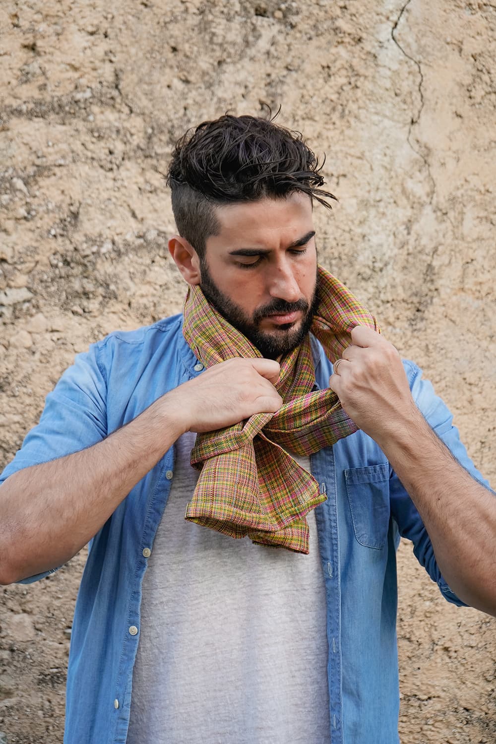 Sciarpa realizzata a telaio manuale calabrese ANDREA unisex Malìa Lab Atelier di moda biologica artigianale etica Accessori Cotone Malìa Lab dettaglio allaccio