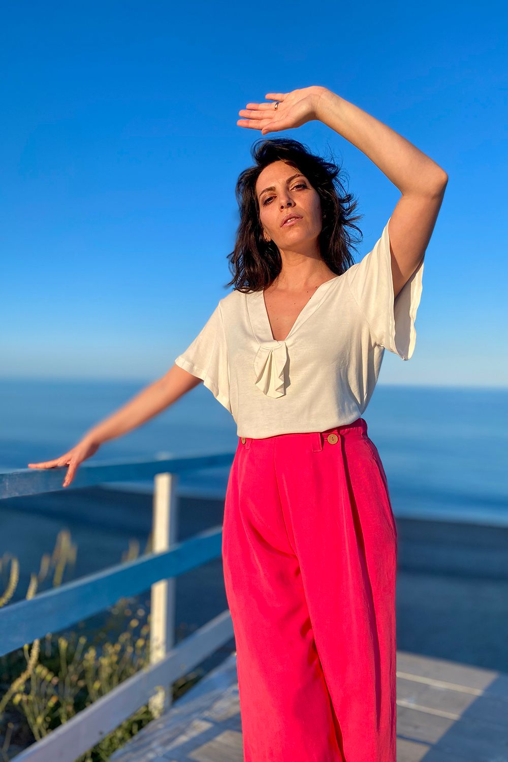 T-shirt-sartoriale-bamboo-Brenda-abbigliamento-sostenibile-brand-malia-lab-vestiti-ecosostenibili-donna-dettaglio-frontale