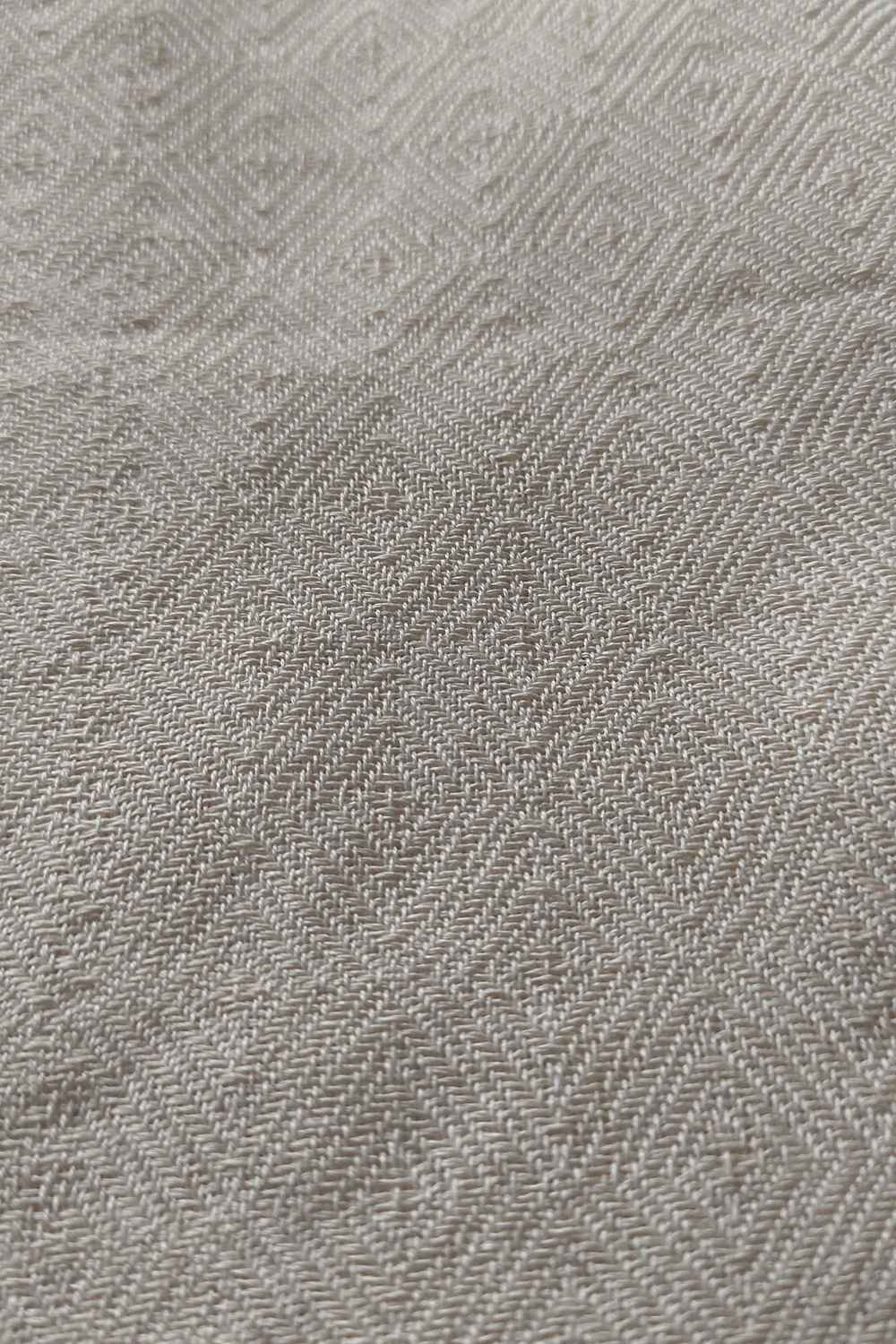 Scialle VANNA seta vancale ampio atelier moda sostenibile abbigliamento etico artigianale avvolgente lavorazione romboidale