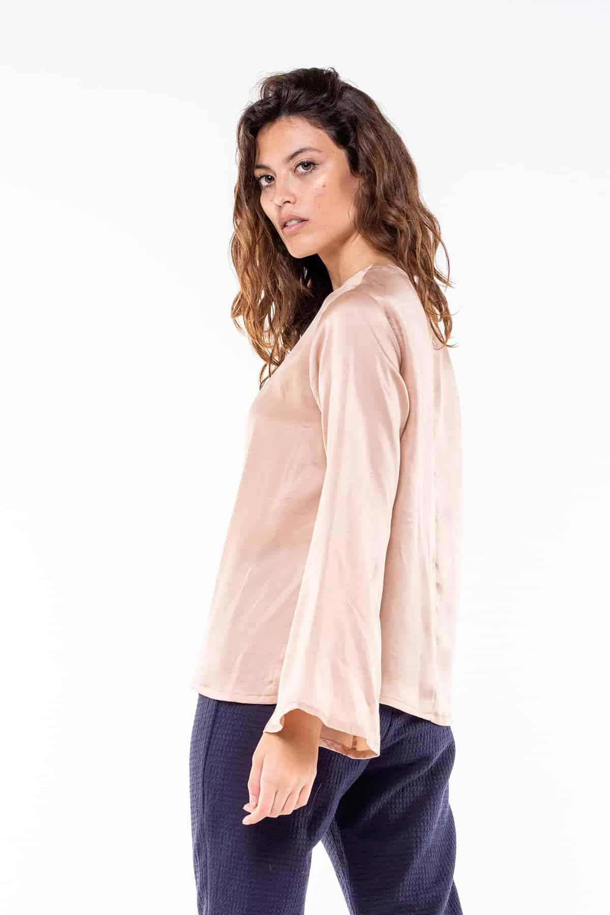 Blusa Angelica Cupro Ecologico abbigliamento Sostenibile brand Malia Lab camicia su misura blusa sartoriale blusa su misura camicie sostenibili dettaglio posteriore