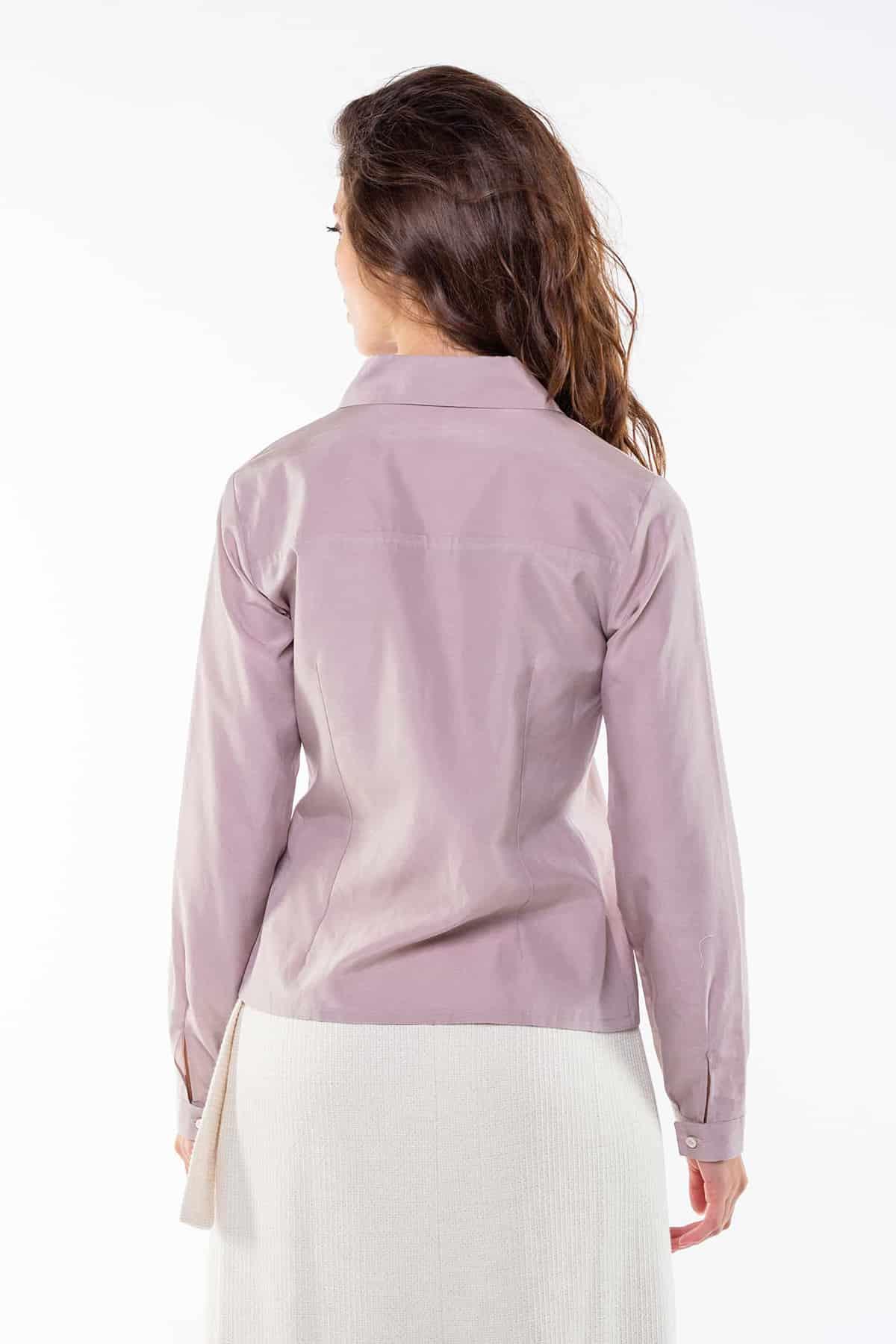 Camicia CLOE Cupro grs ecologico Cotone Biologico Moda Sostenibile Artigianale brand Malia Lab camicia sartoriale blusa su misura abbigliamento sostenibile vista posteriore