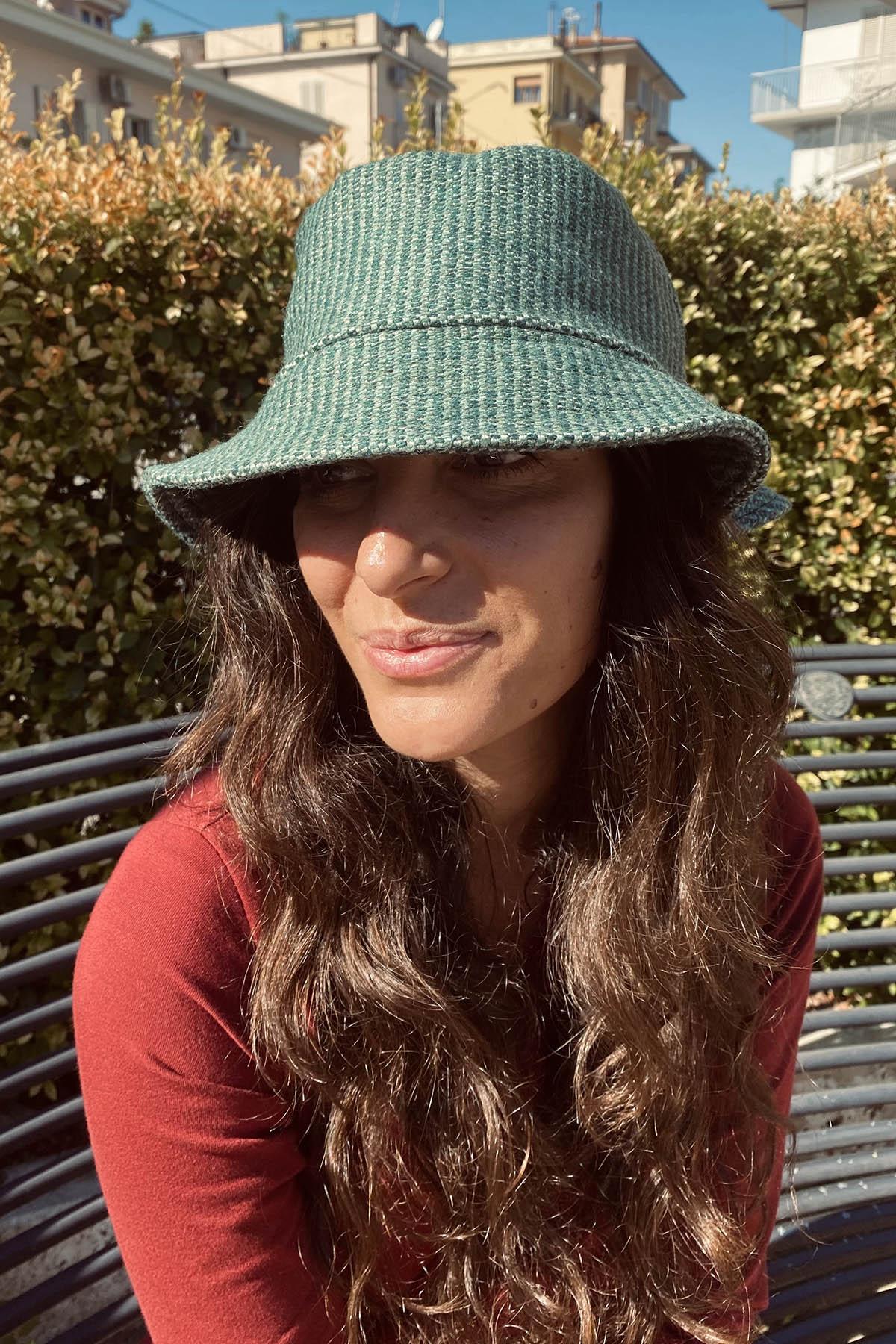 Cappello alla pescatora Paloma accessori di moda sostenibili lana verde biologica abbigliamento etico artigianale brand malia lab