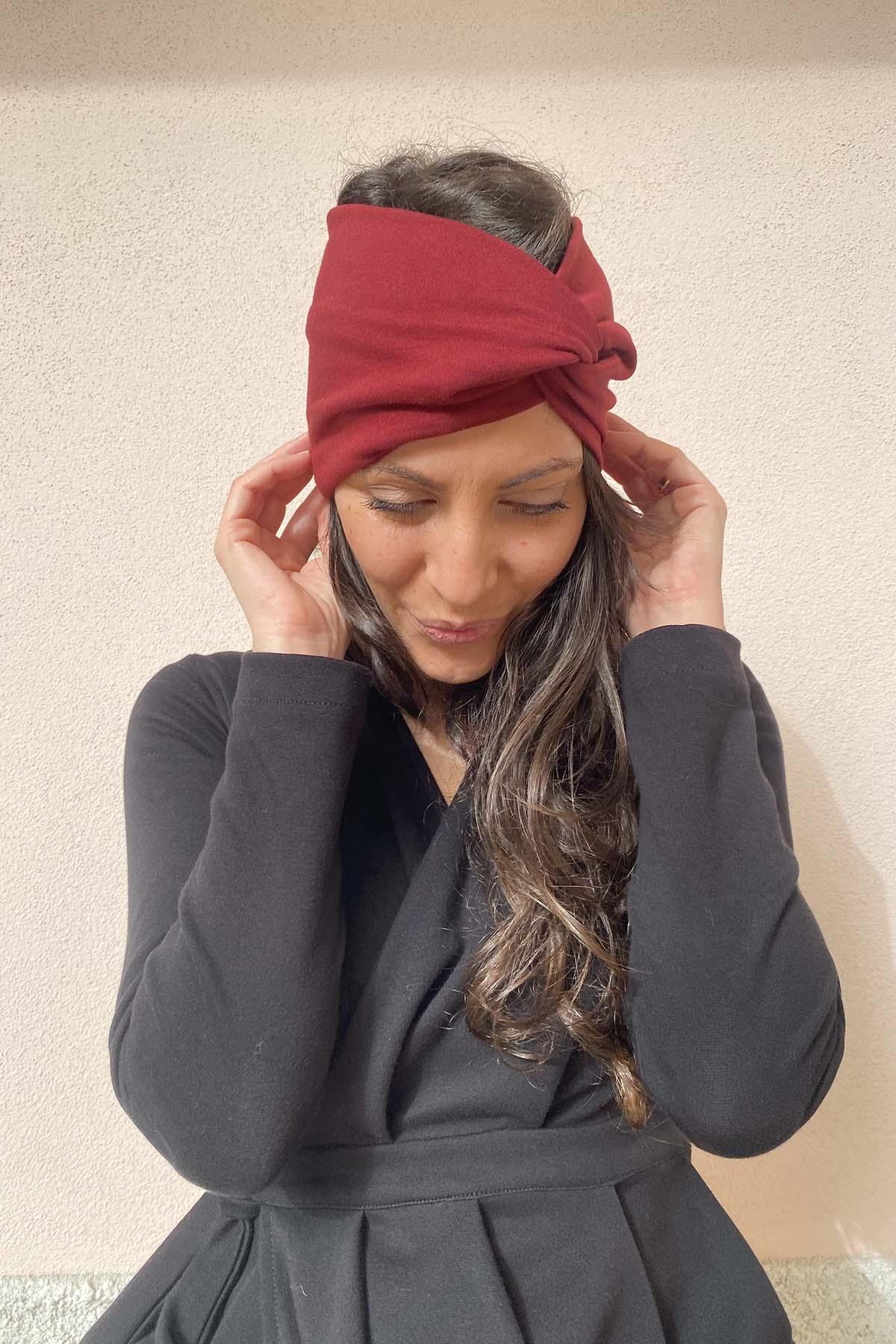 Fascia incrociata Mara accessori di moda sostenibili bordeaux caldo cotone felpato biologico