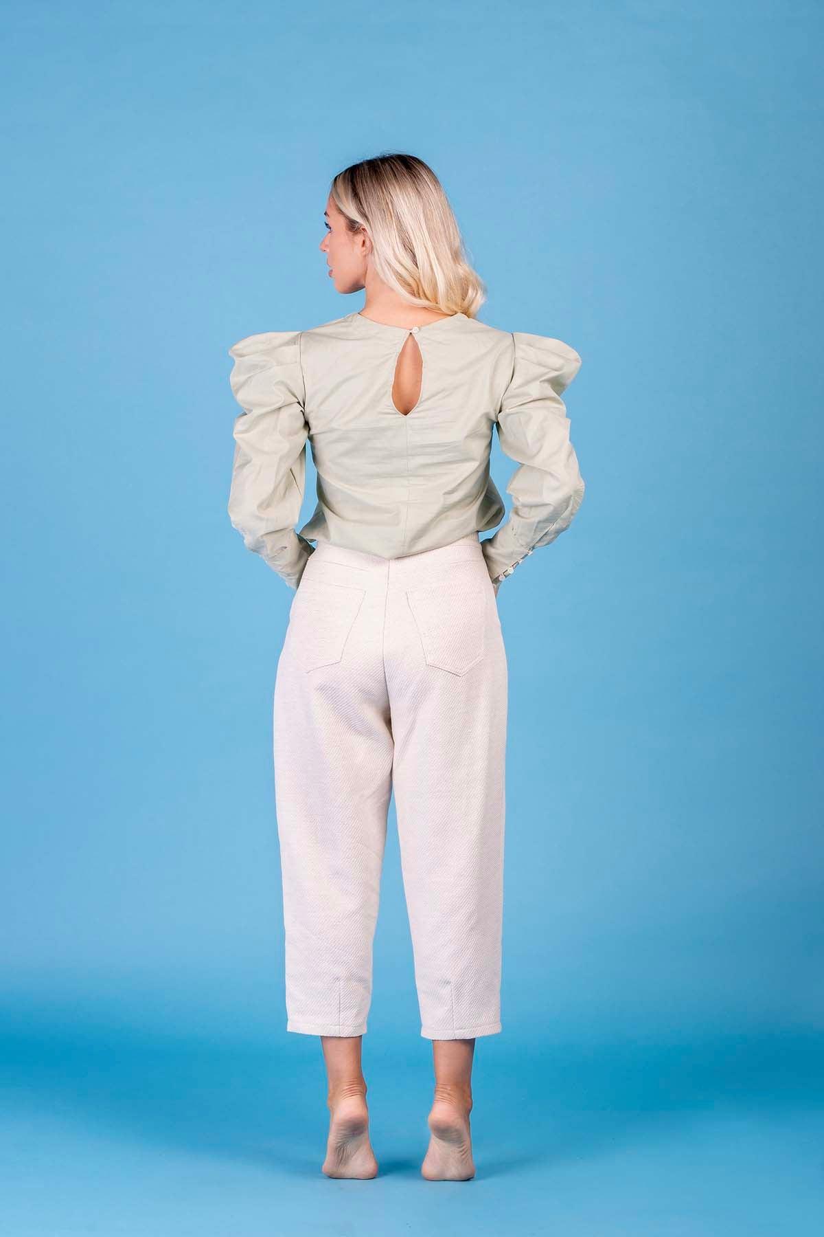 Pantalone Marrakech cotone lana lino canapa comodo vestibilita comoda brand malia lab moda etica abbigliamento sostenibile vestiti sostenibili donna in fibre naturali vista posteriore
