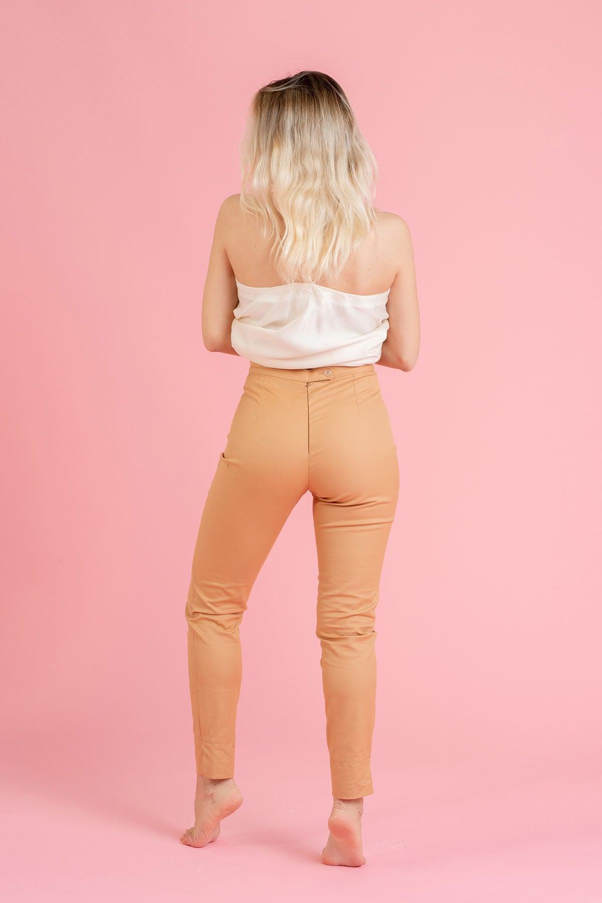 Pantalone Michela cotone biologico linea dritta moda sostenibile etica artigianale brand malia lab abbigliamento ecosostenibile vista posteriore