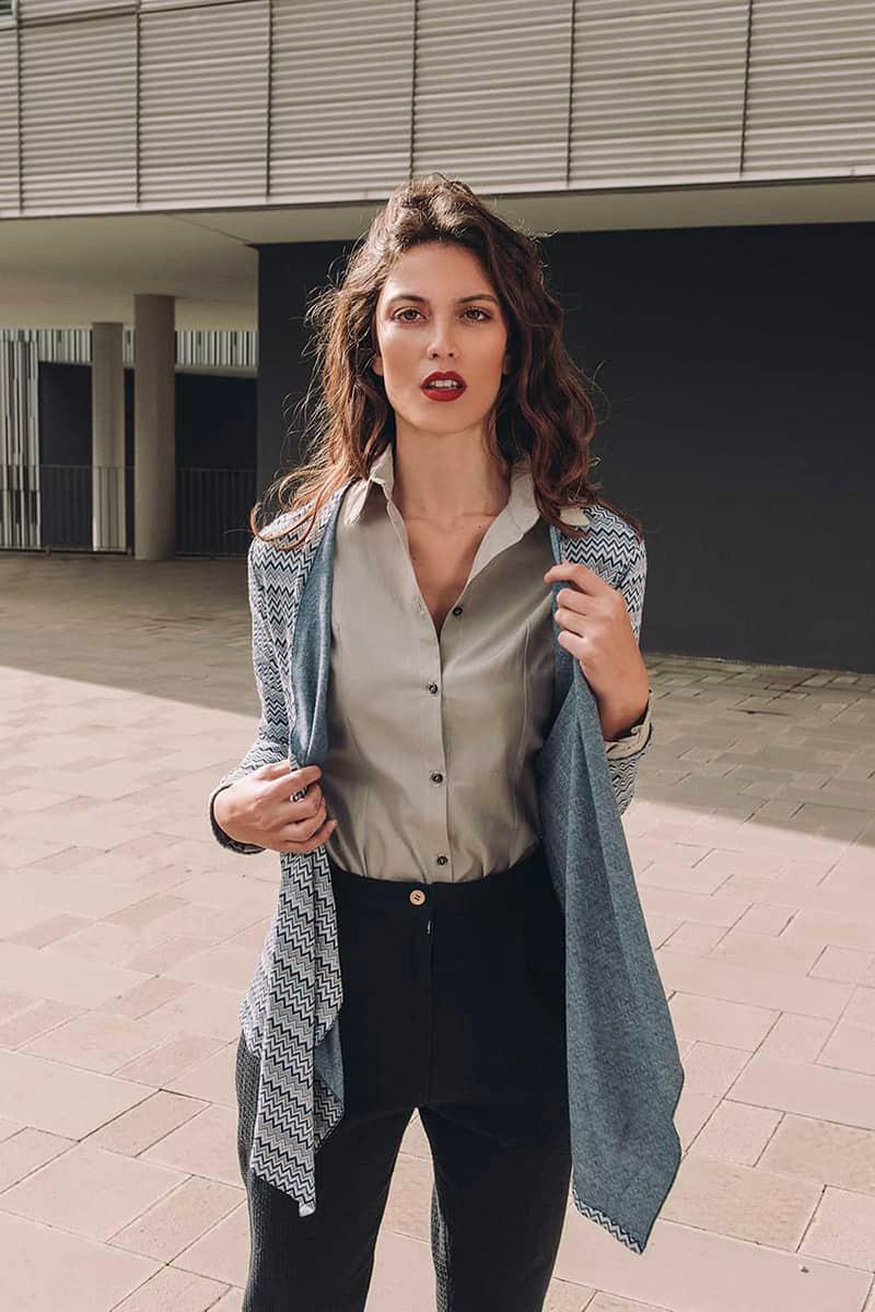 Cardigan ANGELA ecoviscosa brand malia lab sostenibile etico artigianale vestibilita comoda abbigliamento sostenibile etico abbigliamento artigianale maglia sartoriale vista frontale