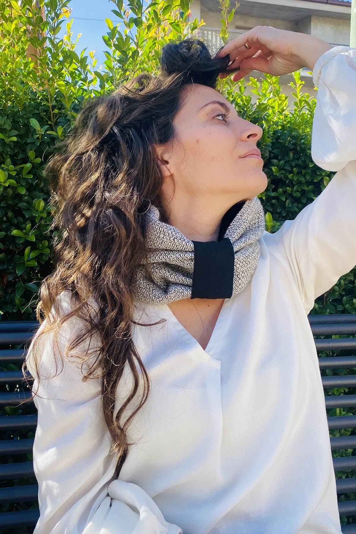 Scaldacollo Nathalie in lana biologica atelier moda artigianale etica sostenibile brand malia lab accessori di moda artigianale accessori sostenibili