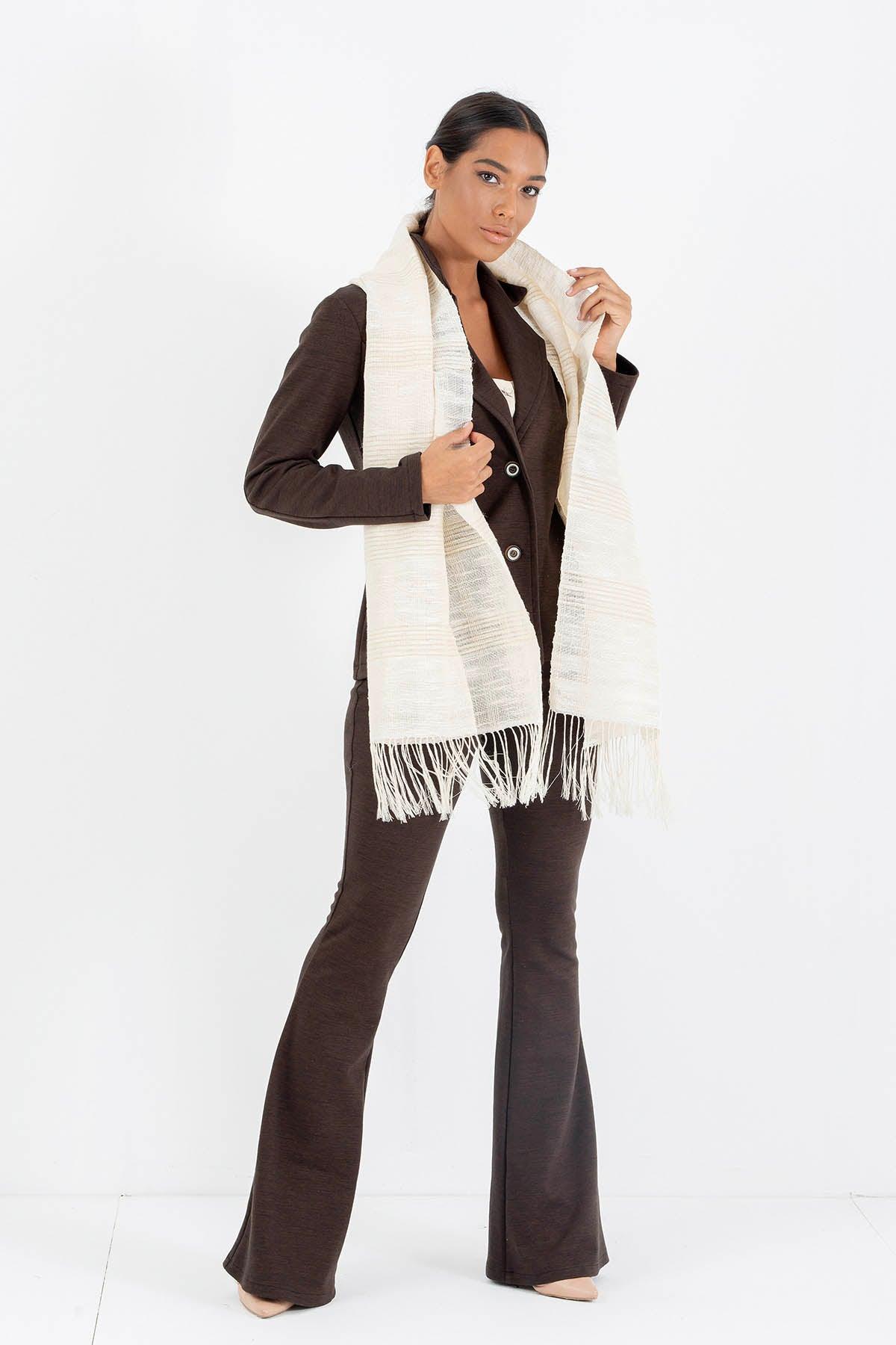 Scialle in Ginestra realizzato a telaio manuale calabrese invernale brand malia lab abbigliamento biologico sostenibile accessori di moda sostenibili fatta a mano made in italy