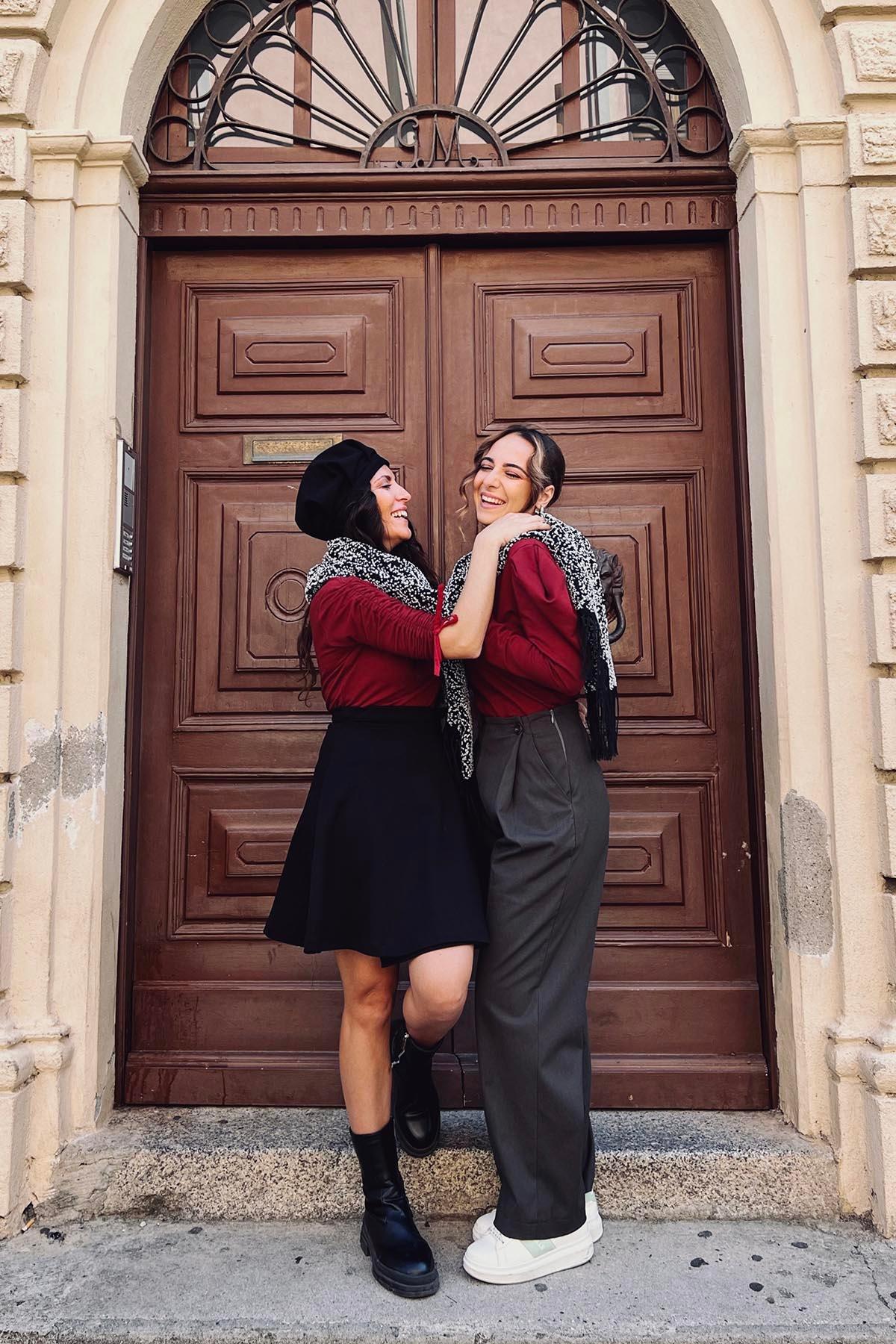 Scialle Giuliana realizzata a telaio manuale calabrese brand malia lab accessori artigianali sostenibili