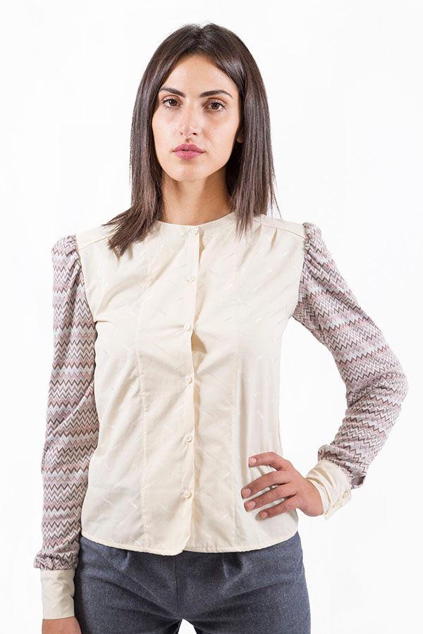 Camicia in cotone biologico e ecoviscosa elegante aderente sfiancata panna cipria moda biologica brand malia lab fibre naturali camicia su misura sartoriale