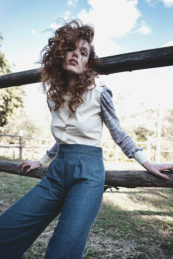 Camicia in cotone biologico e ecoviscosa elegante aderente sfiancata panna cipria moda biologica brand malia lab fibre naturali camicia su misura sartoriale dettaglio