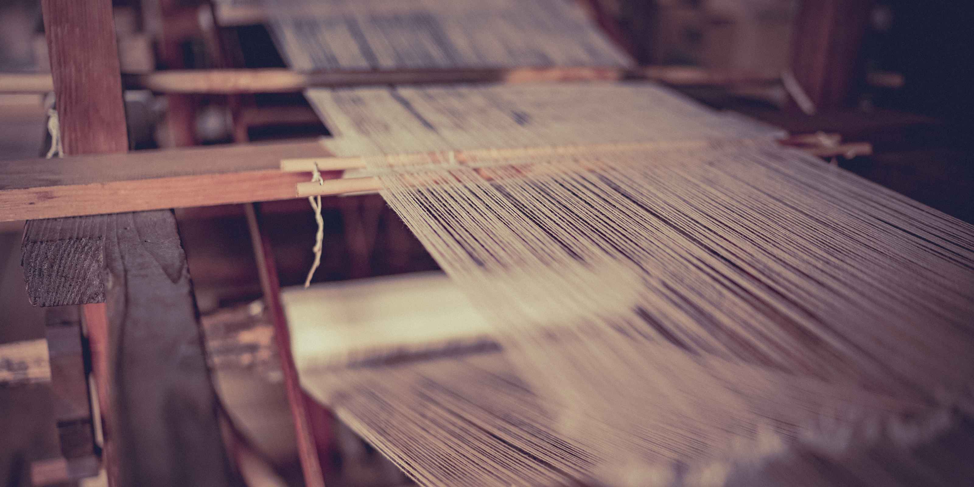 Telaio manuale calabrese con questo realizziamo i nostri prodotti artigianali Malìa Lab brand sostenibile di moda 