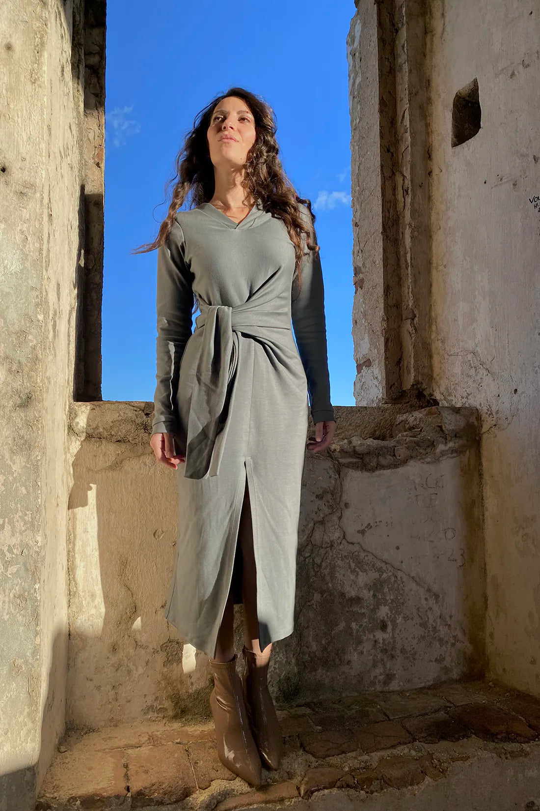 Abito Elisabetta cotone biologico felpato abbigliamento sostenibile malia lab con spacco
