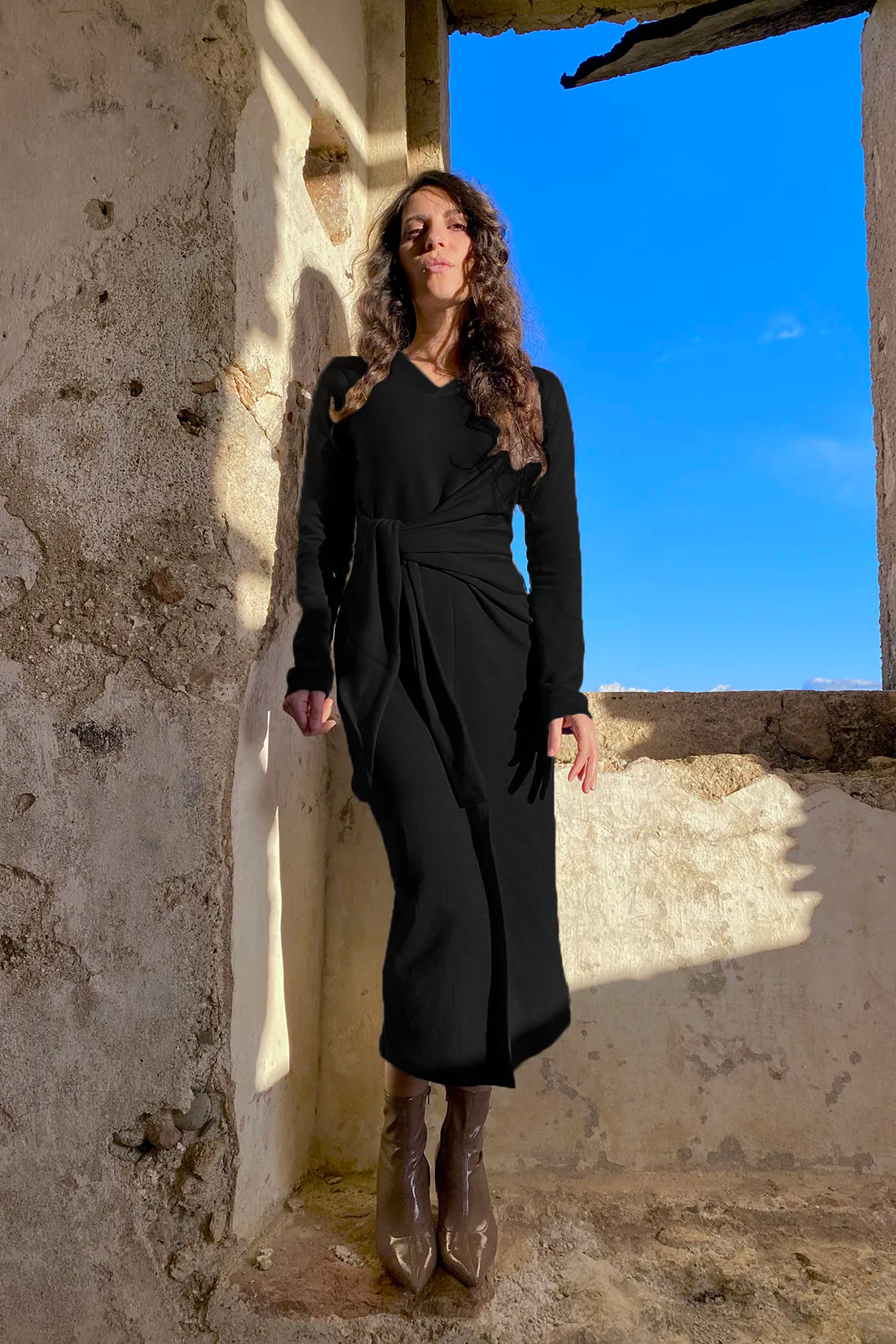 Abito Elisabetta cotone biologico felpato abbigliamento sostenibile malia lab dettaglio nero
