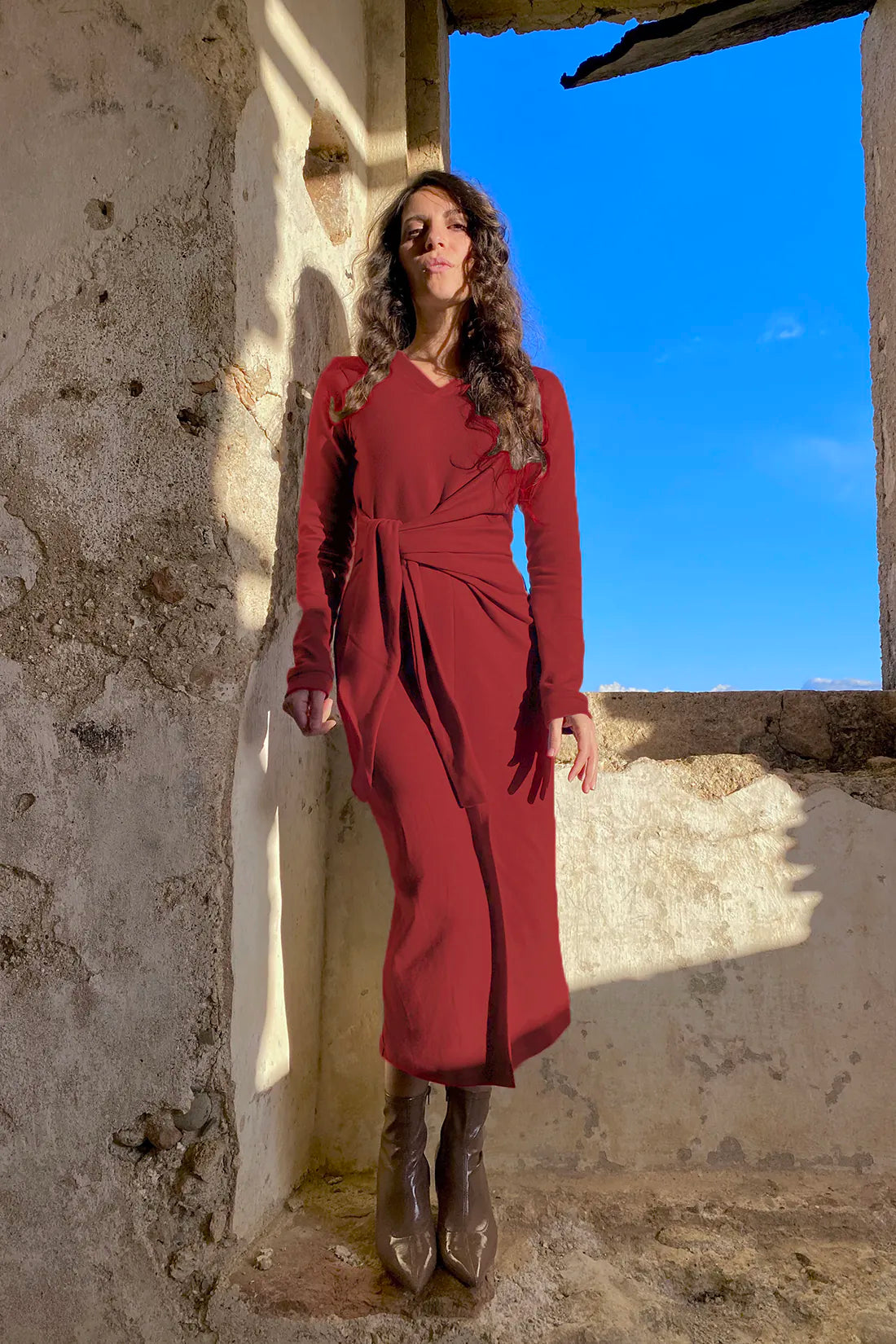 Abito Elisabetta cotone biologico felpato abbigliamento sostenibile malia lab dettaglio rosso
