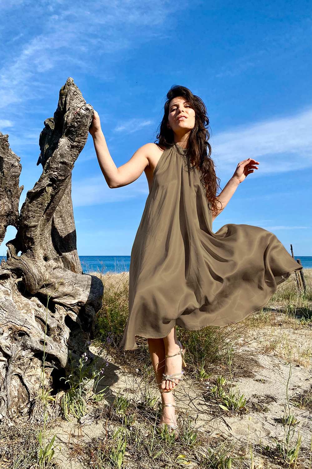 Abito Emily cerimonia cupro lyocell seacell elegante chic abbigliamento sostenibile vestiti ecosostenibili donna brand malia lab moda etica sartoriale colore verde cachi