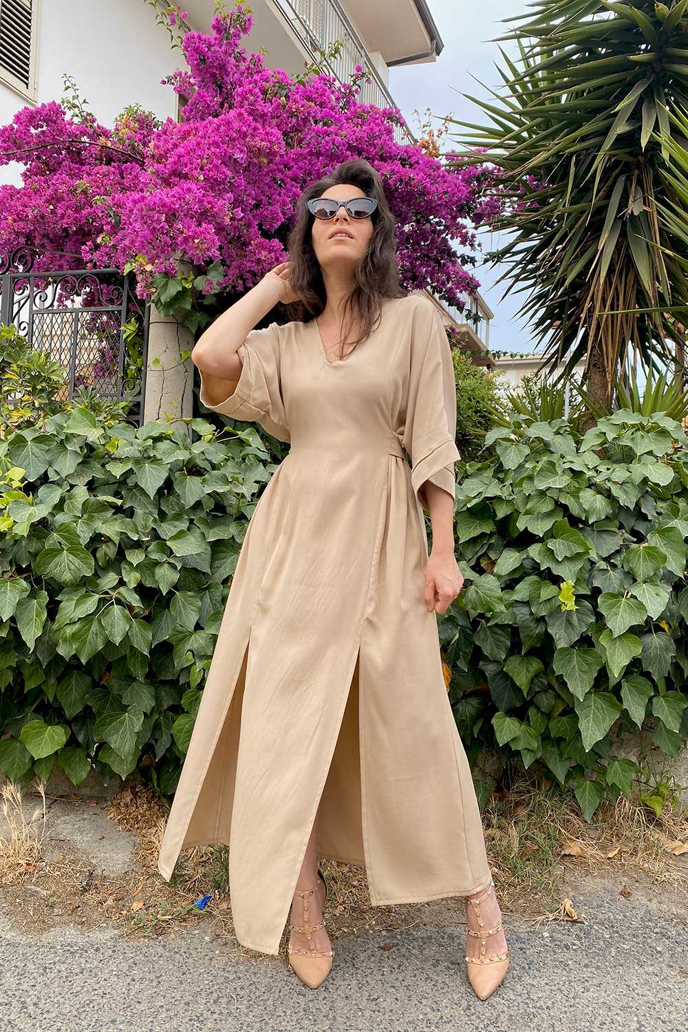 Abito Kimiko incrociato tencel lyocell vestiti sostenibili donna abbigliamento ecosostenibile brand malia lab abito sartoriale due spacchi