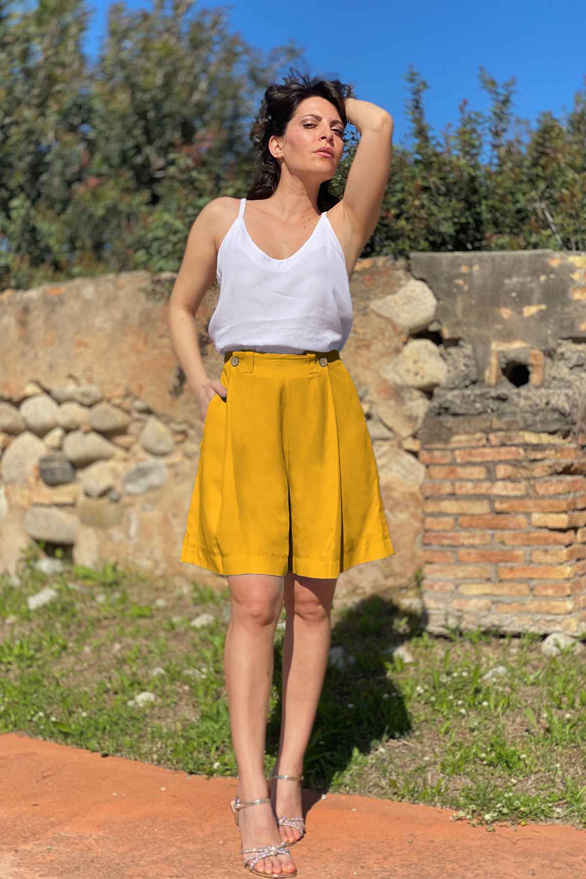 Bermuda Gabriela tencel lyocell brand malia lab abbigliamento sartoriale etico giallo miele
