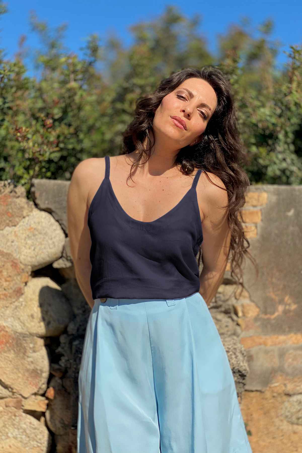 Canottiera Costanza tencel lyocell brand malia lab abbigliamento sartoriale sostenibile blu notte