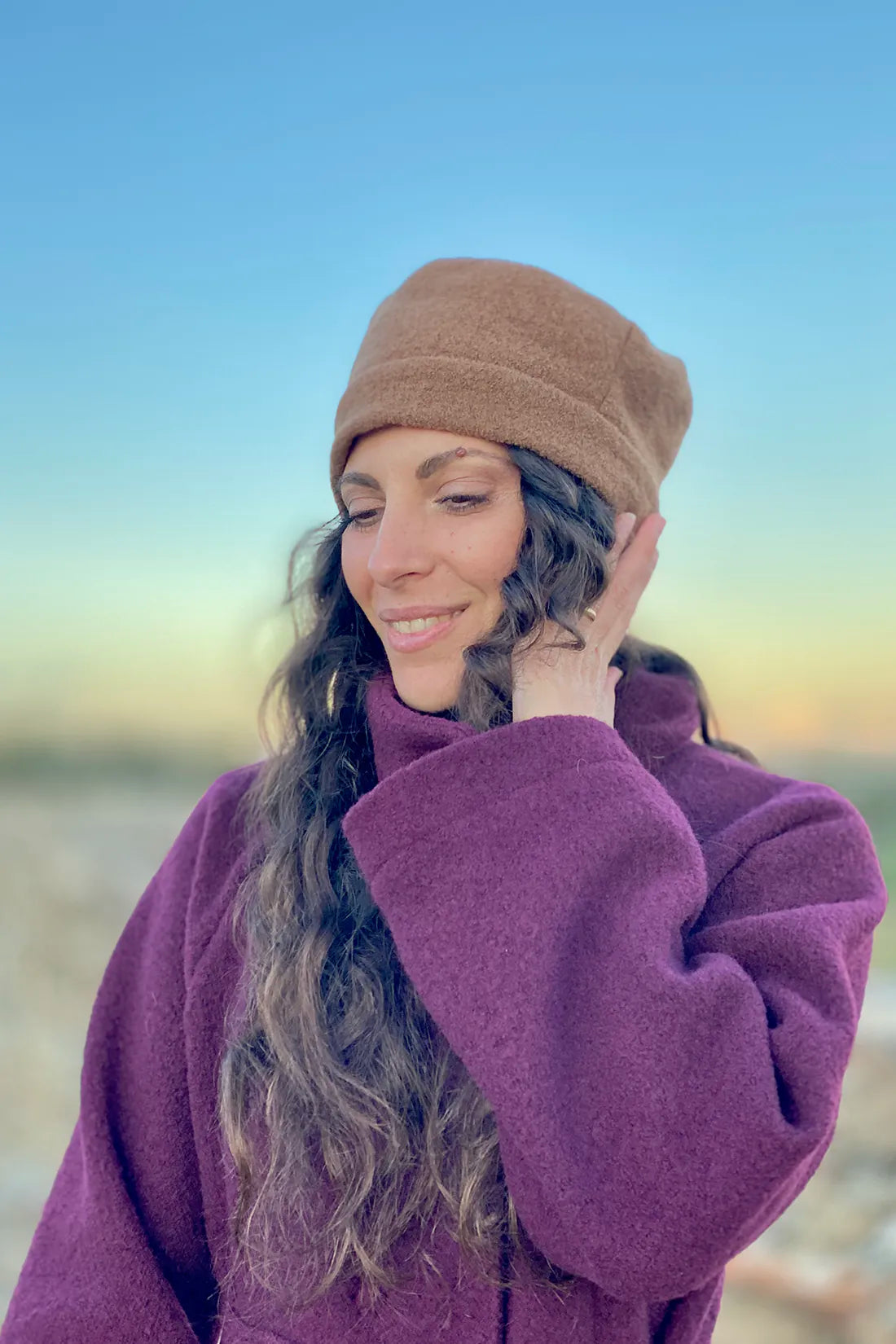 Cappello Bonnie calda lana cotta vergine colore biscotto accessori artigianali sostenibili malia lab made to order
