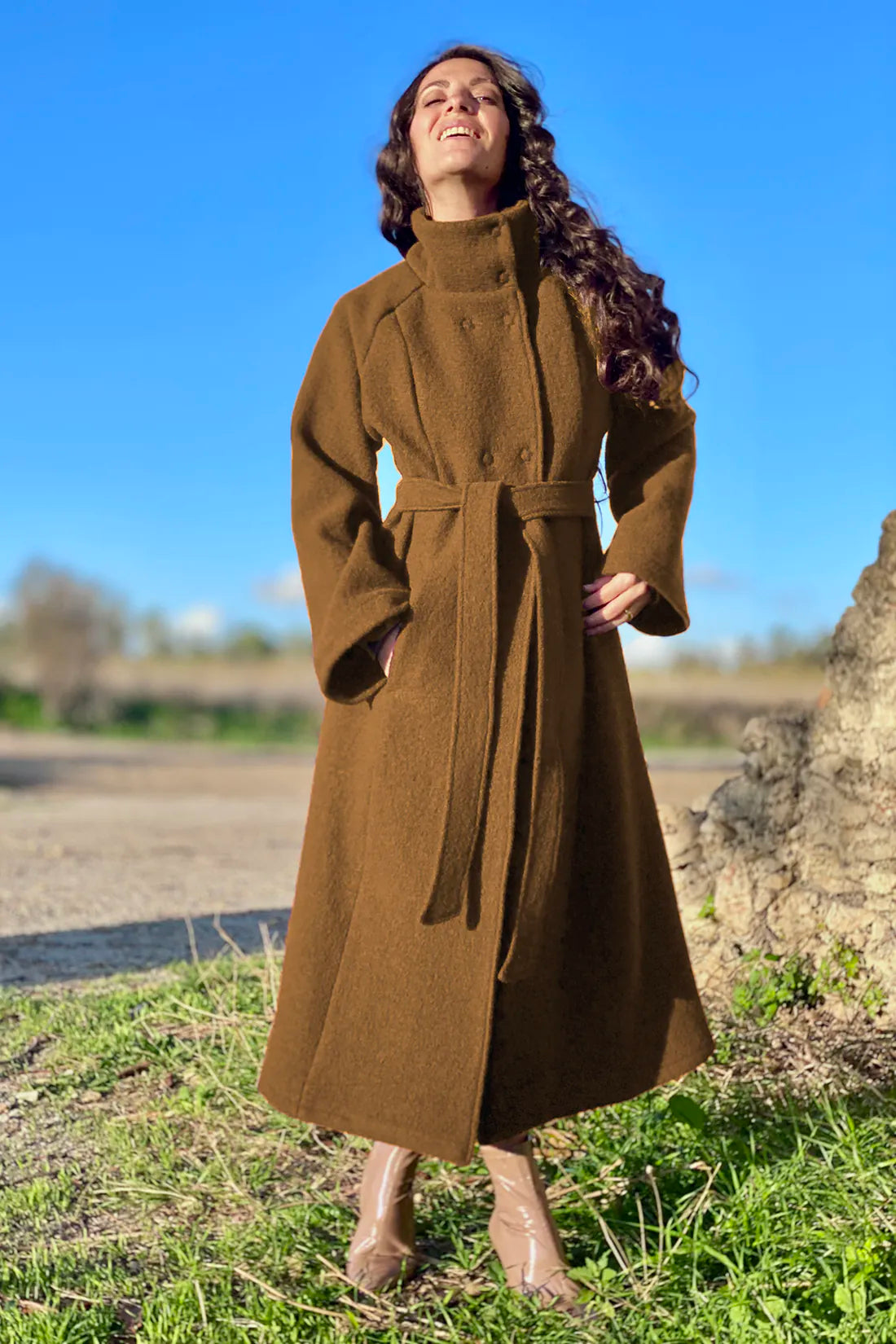 Cappotto Flaminia calda lana cotta vergine abbigliamento artigianale sostenibile colore biscotto malia lab vista frontale
