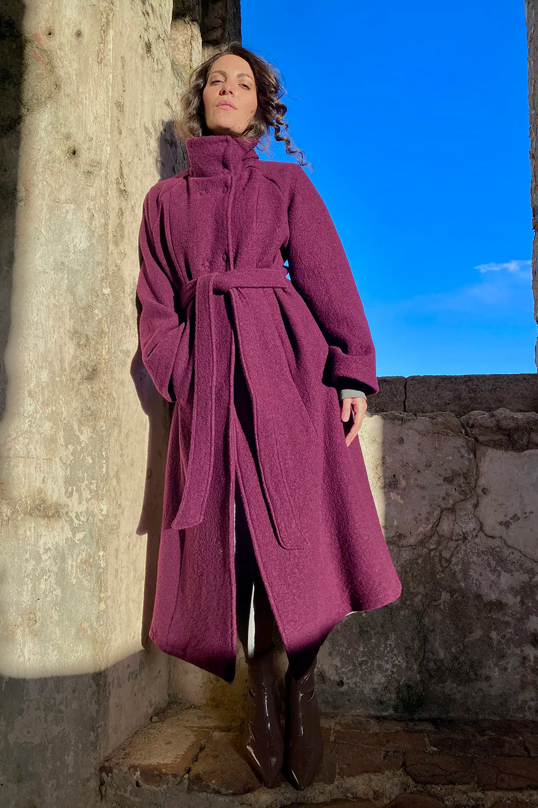 Cappotto Flaminia calda lana cotta vergine abbigliamento artigianale sostenibile malia lab colore vinaccia
