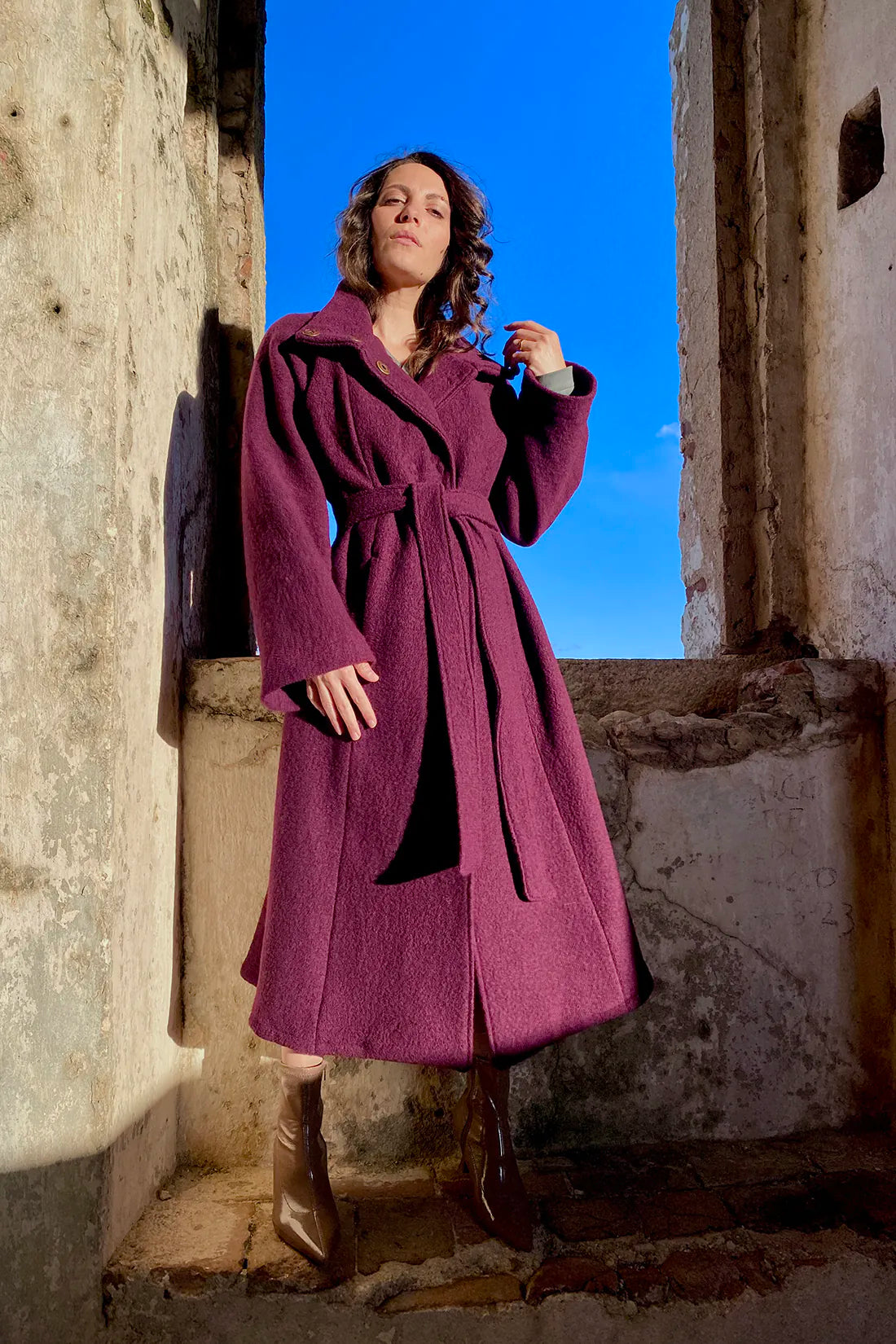 Cappotto Flaminia lana cotta vergine abbigliamento artigianale sostenibile malia lab colore borgogna

