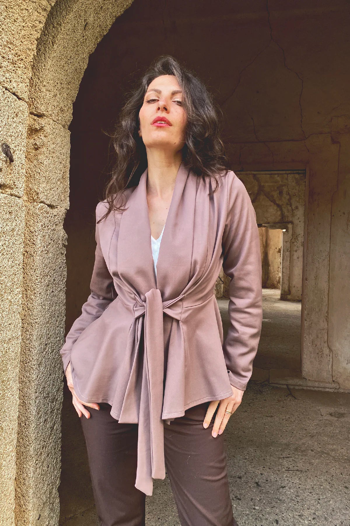 Cardigan Vivi cotone malva Pantalone Gloria marrone abbigliamento sostenibile sartoriale brand malia lab

