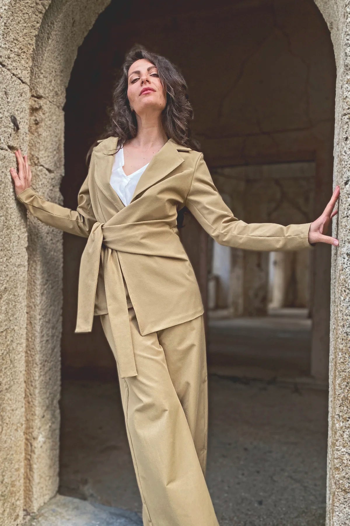 Giacca con Fusciacca chandra cotone sabbia abbigliamento sostenibile sartoriale brand etico malia lab

