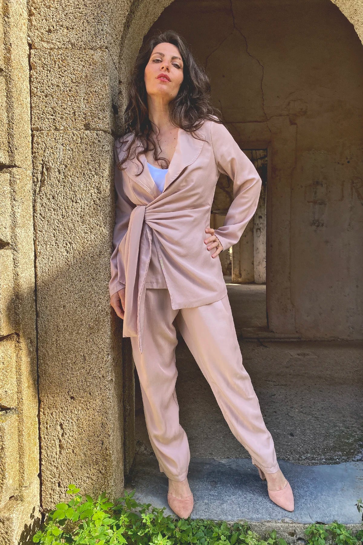 Giacca con fusciacca Selina tencel lyocell abbigliamento sartoriale artigianale brand etico malia lab dettaglio cinta
