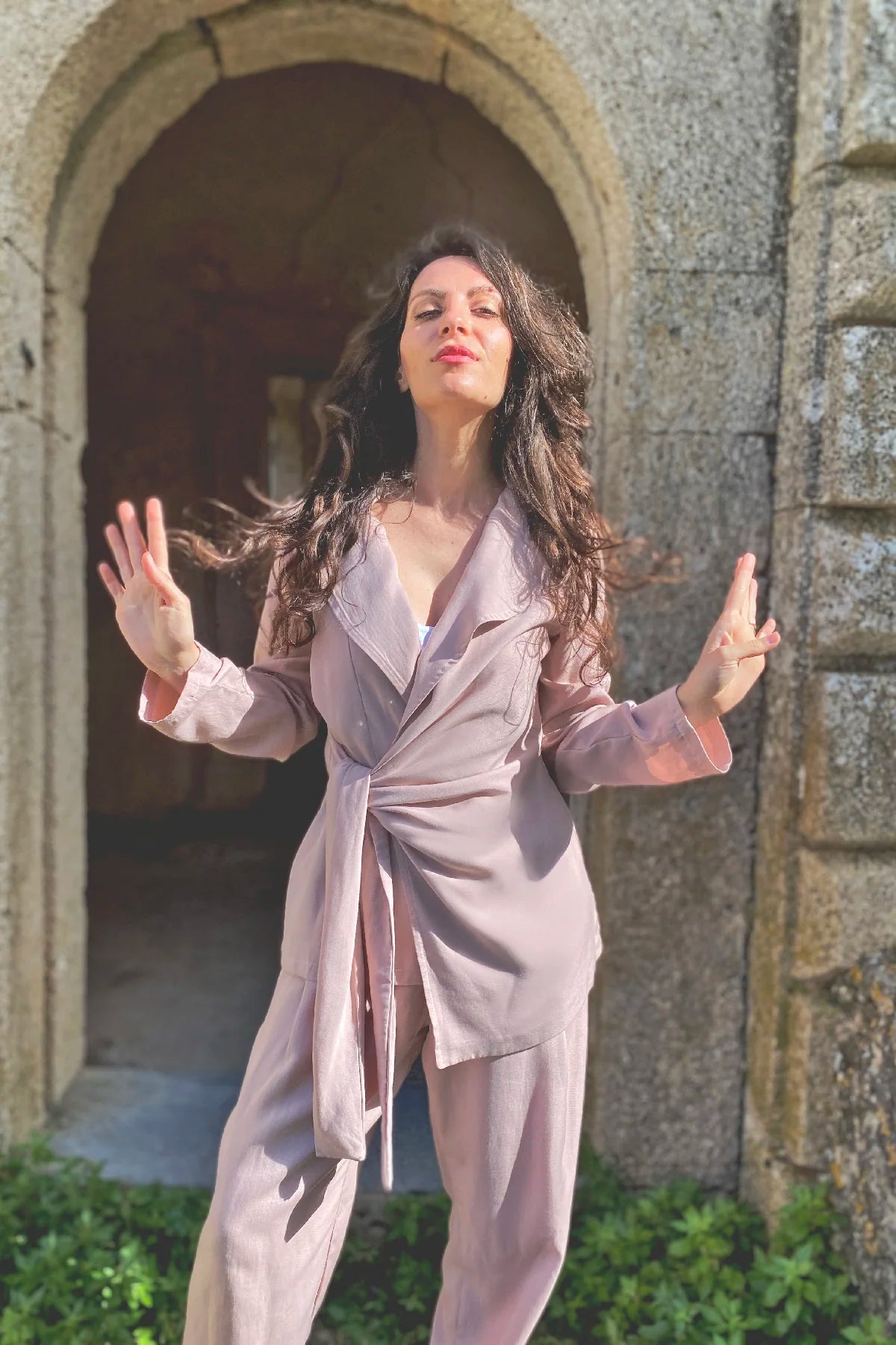 Giacca con fusciacca Selina tencel lyocell abbigliamento sartoriale artigianale brand etico malia lab dettaglio frontale
