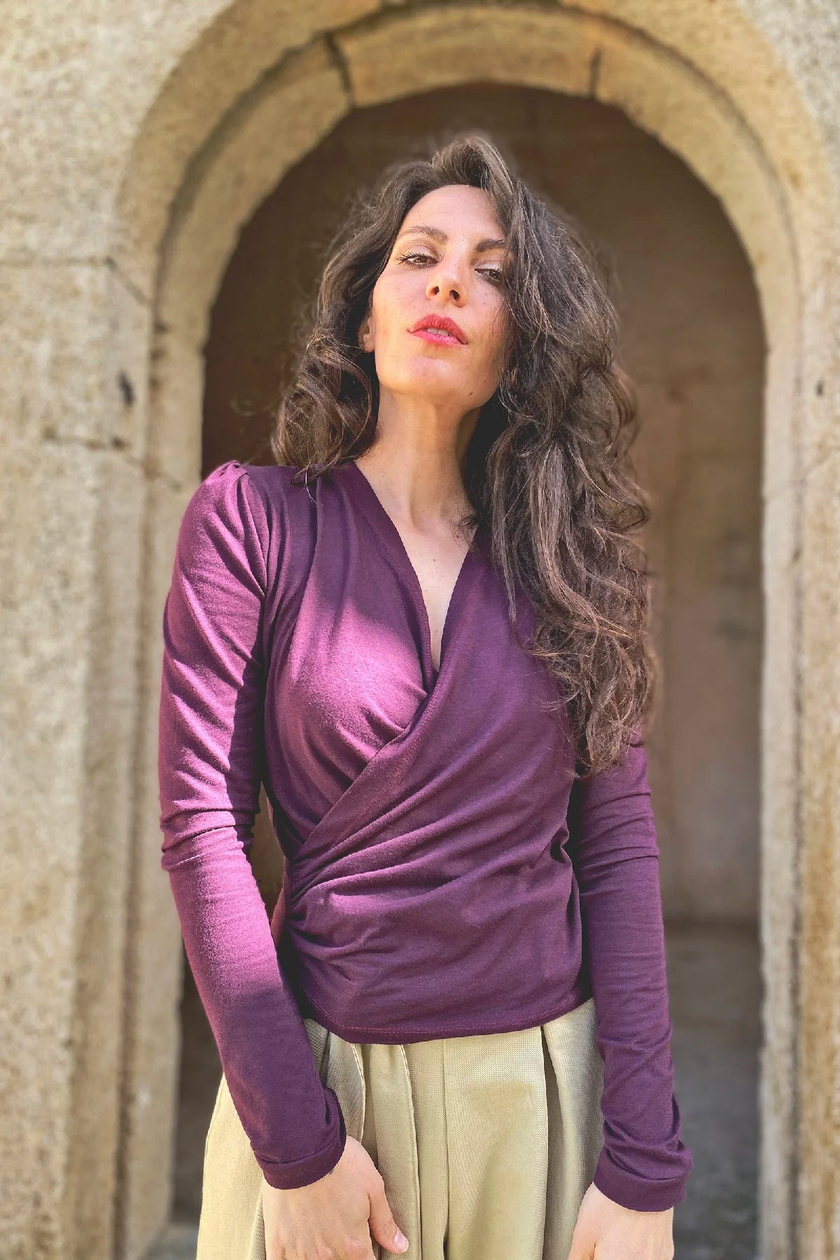 Maglia Yelena incrociata jersey cotone abbigliamento sartoriale sostenibile artigianale brand malia lab
