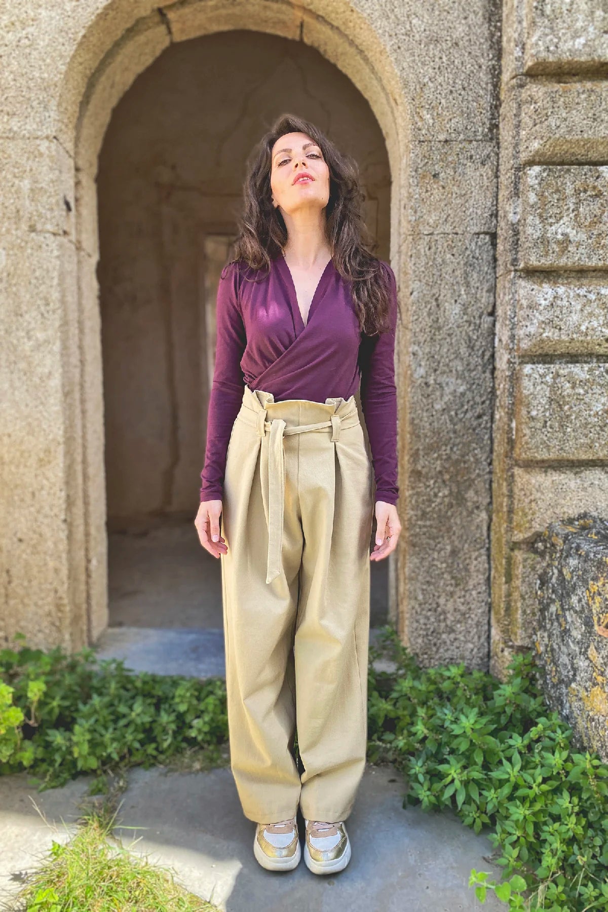 Pantalone Elaine ampio pieghe cotone abbigliamento sartoriale sostenibile brand malia lab
