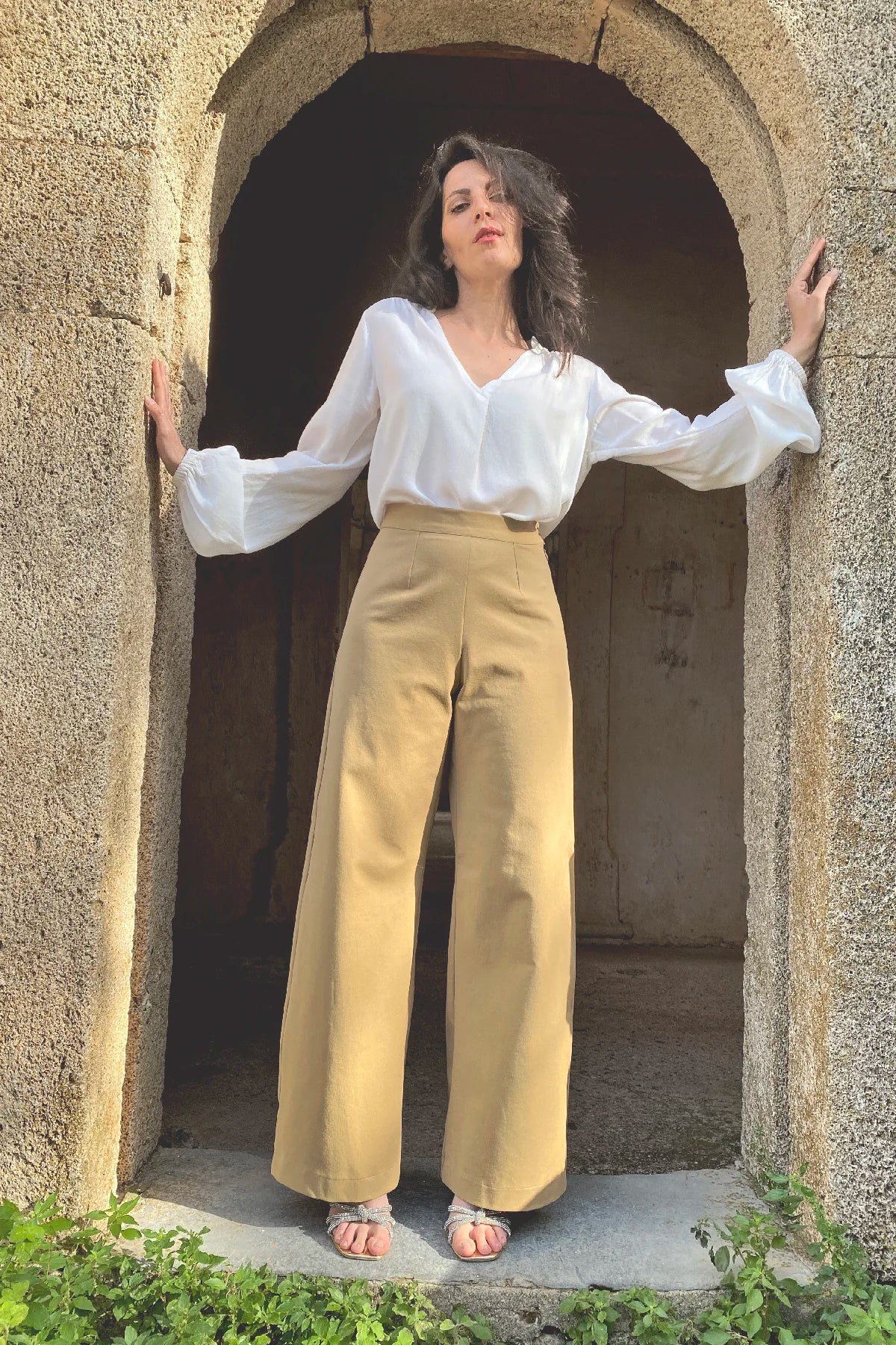 Pantalone palazzo Frida cotone sabbia abbigliamento sartoriale sostenibile brand etico malia lab vista davanti
