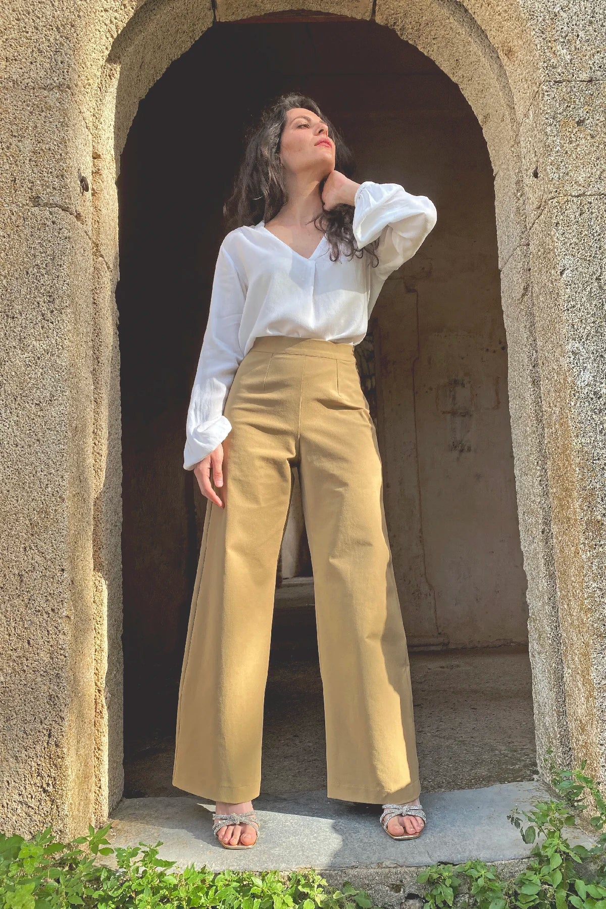 Pantalone palazzo Frida cotone sabbia abbigliamento sartoriale sostenibile brand etico malia lab
