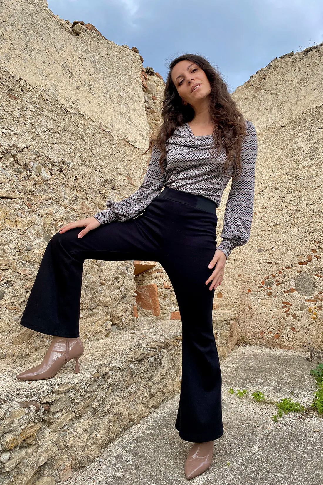 Pantalone slimfit zampa cotone biologico felpato abbigliamento donna sostenibile malia lab zampa laterale
