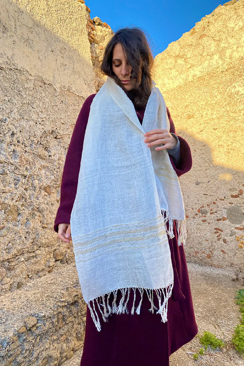 Scialle Ginestra Lino telaio tradizionale calabrese accessori artigianali sostenibili malia lab
