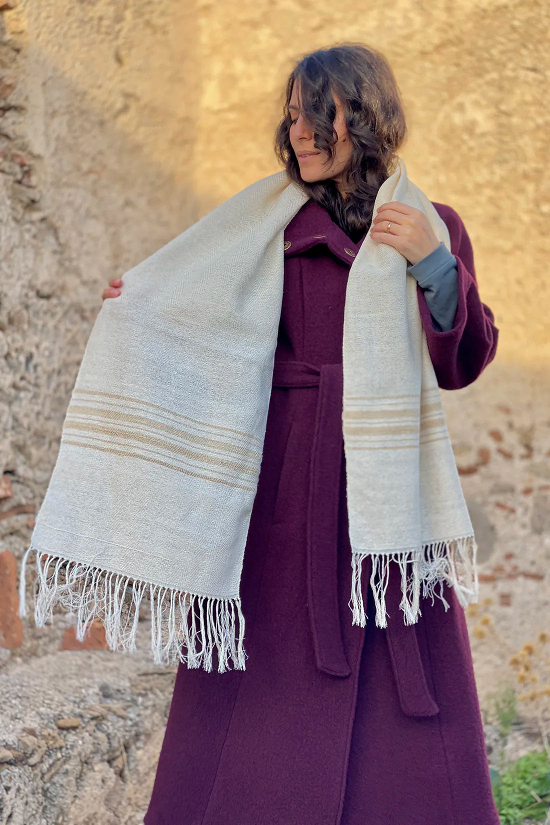 Scialle Seta inserto grezzo telaio tradizionale accessori artigianali sostenibili malia lab
